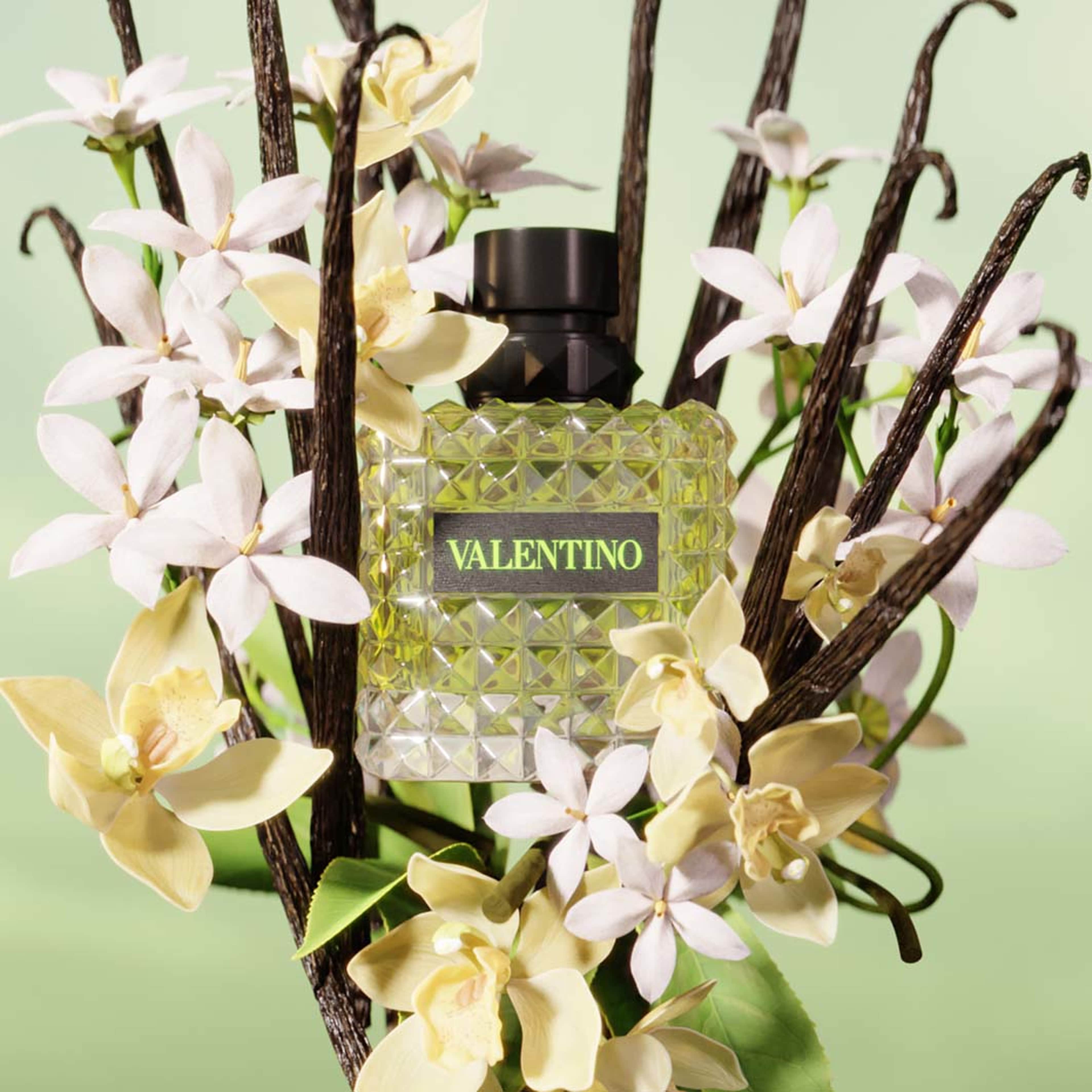 Born In Roma Donna Greenstravaganza, från Valentino. Klicka för att öppna bilden i stort format