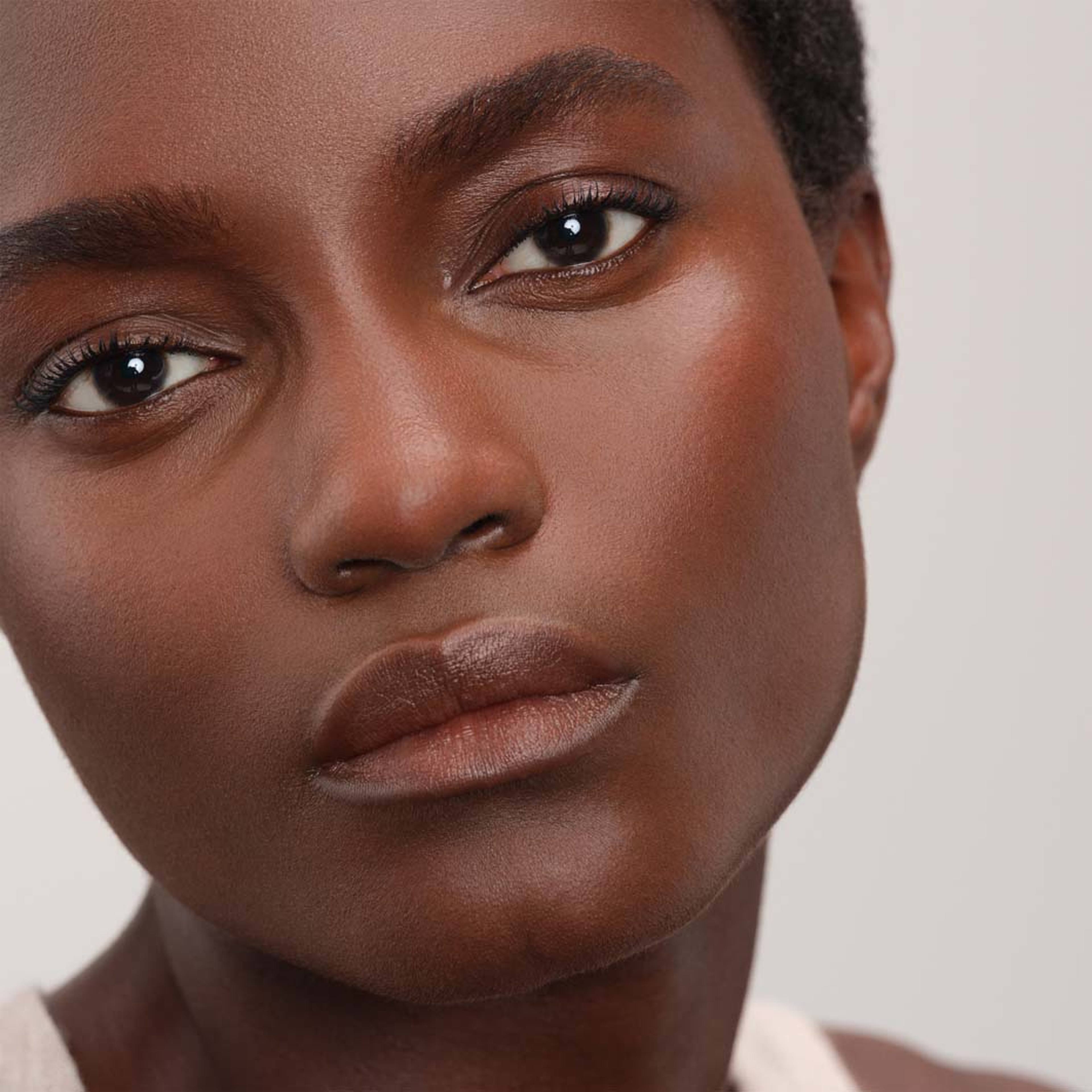 Conceal Concealer, från Prada, i färgen Dc9. Klicka för att öppna bilden i stort format