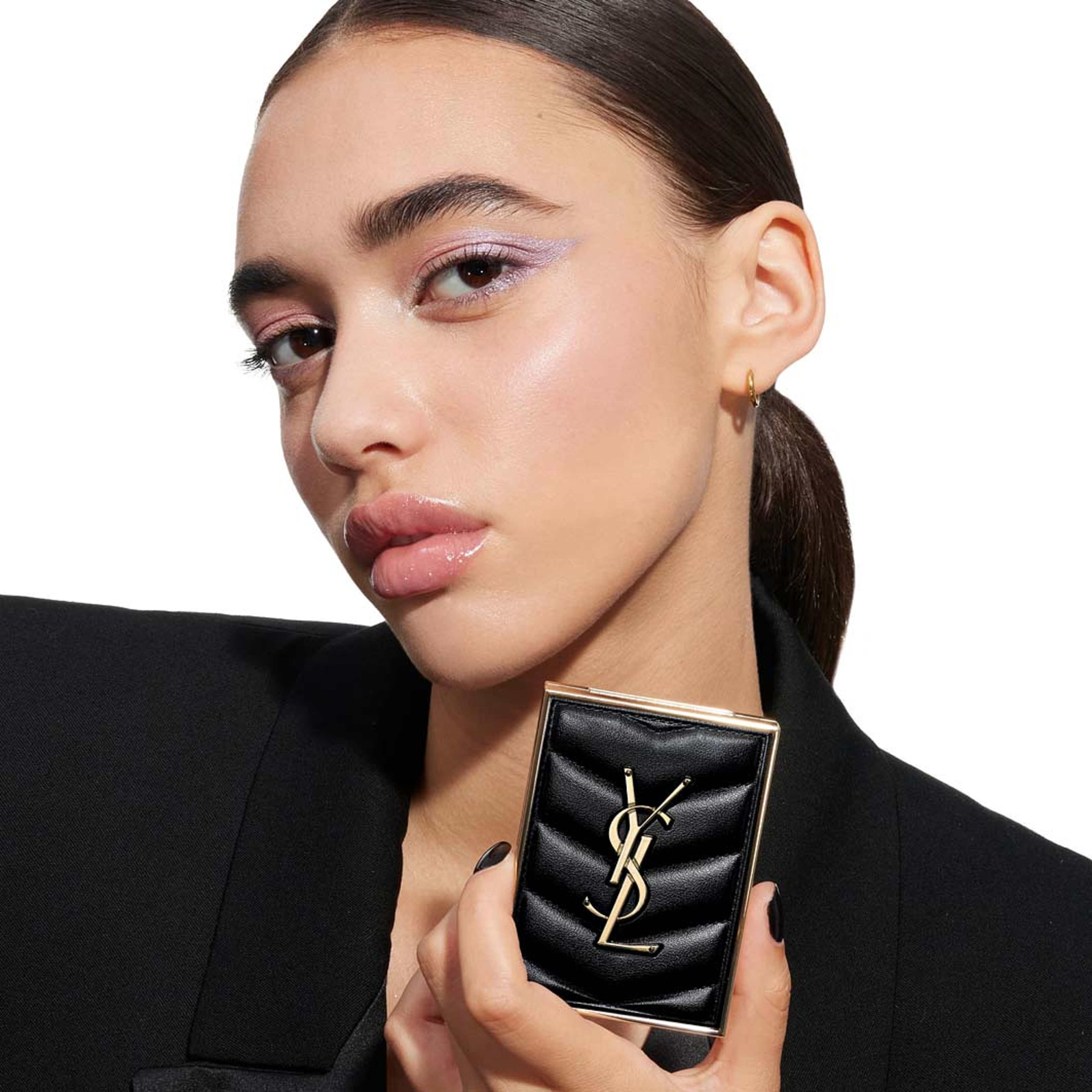 Couture Mini Clutch Palette, från Yves Saint Laurent, i färgen 740. Klicka för att öppna bilden i stort format