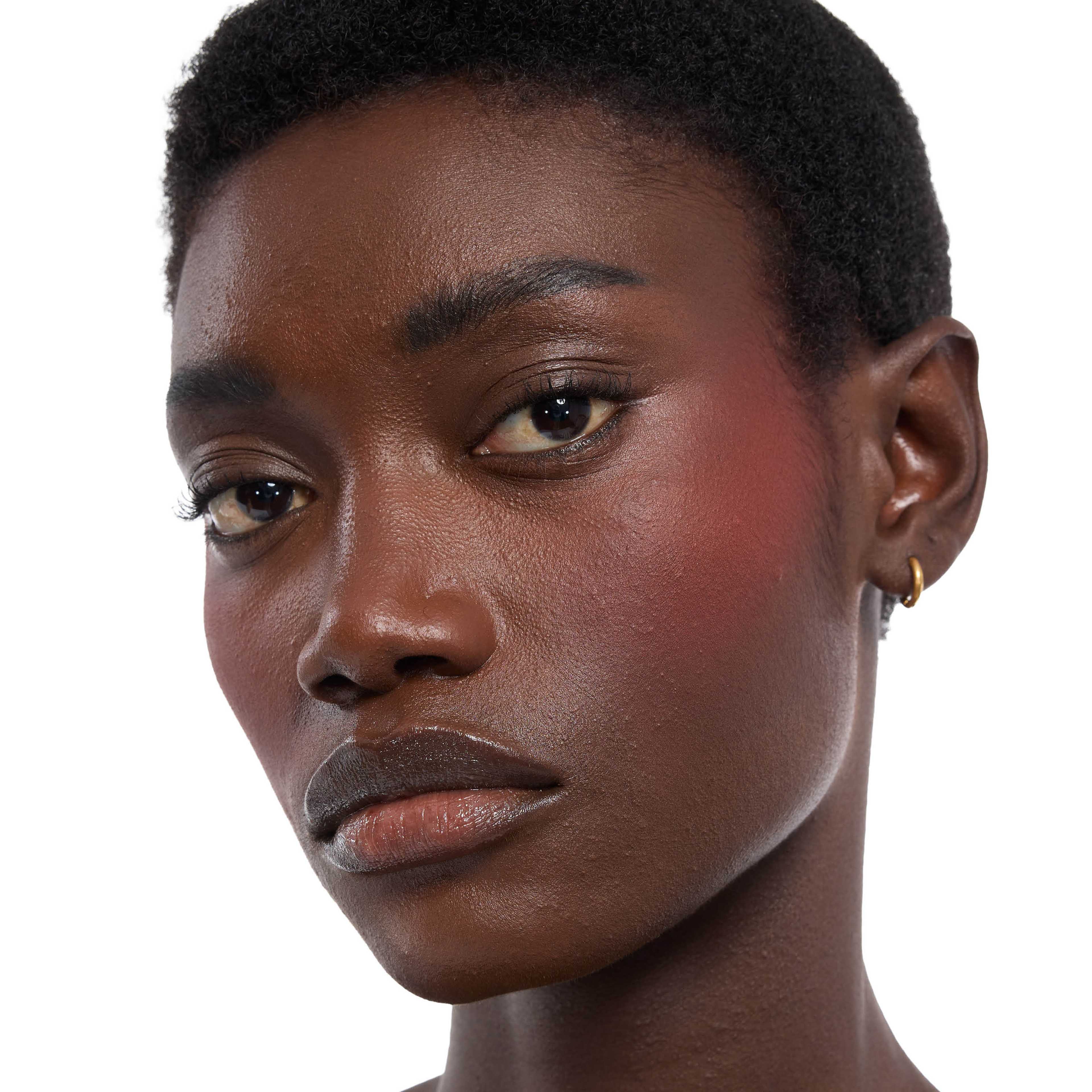 Make Me Blush Bold Blurring Blush, från Yves Saint Laurent, i färgen 15.