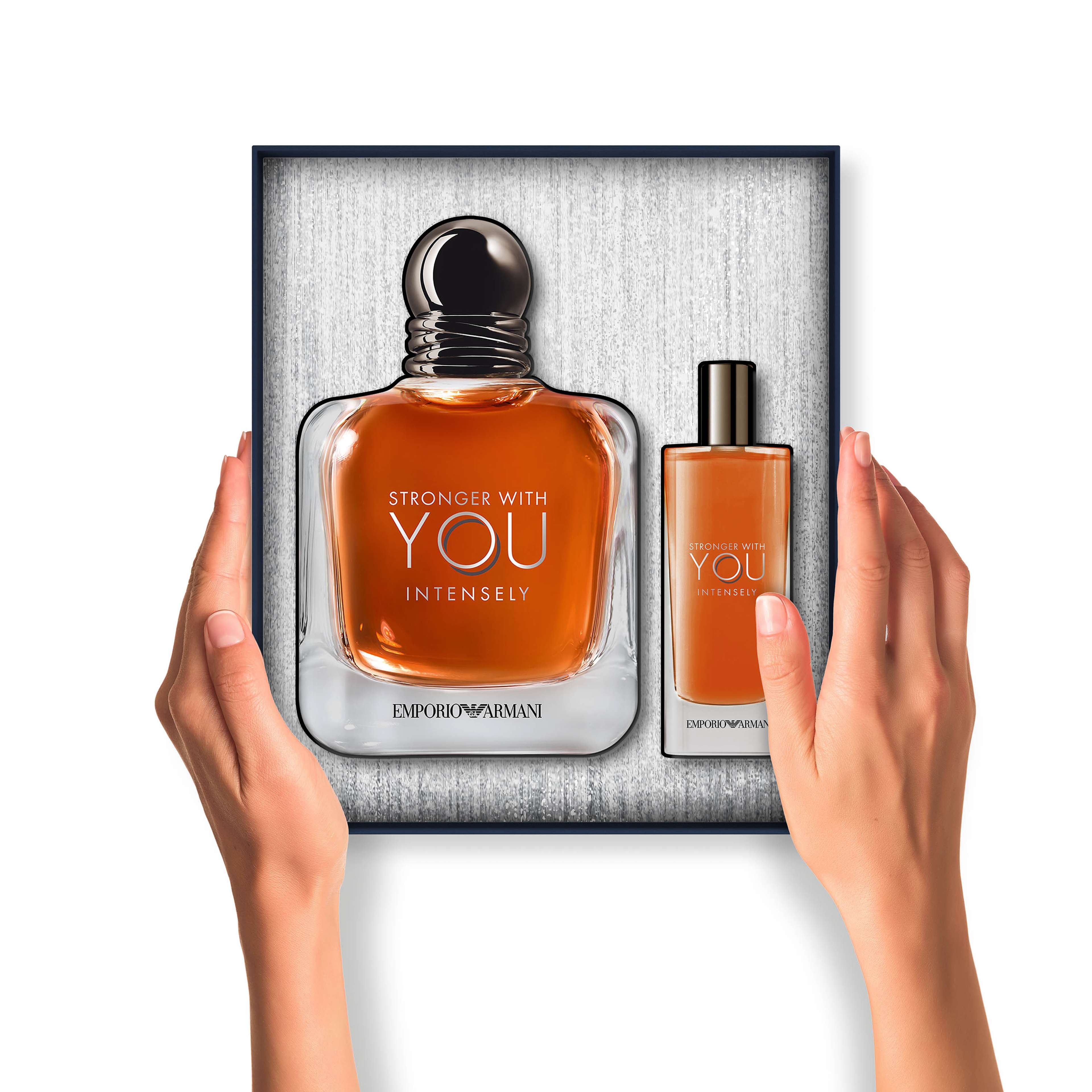 Stronger With You Intensely Eau de Parfum 100ml Holiday 2025 Gift Set, från Armani. Klicka för att öppna bilden i stort format