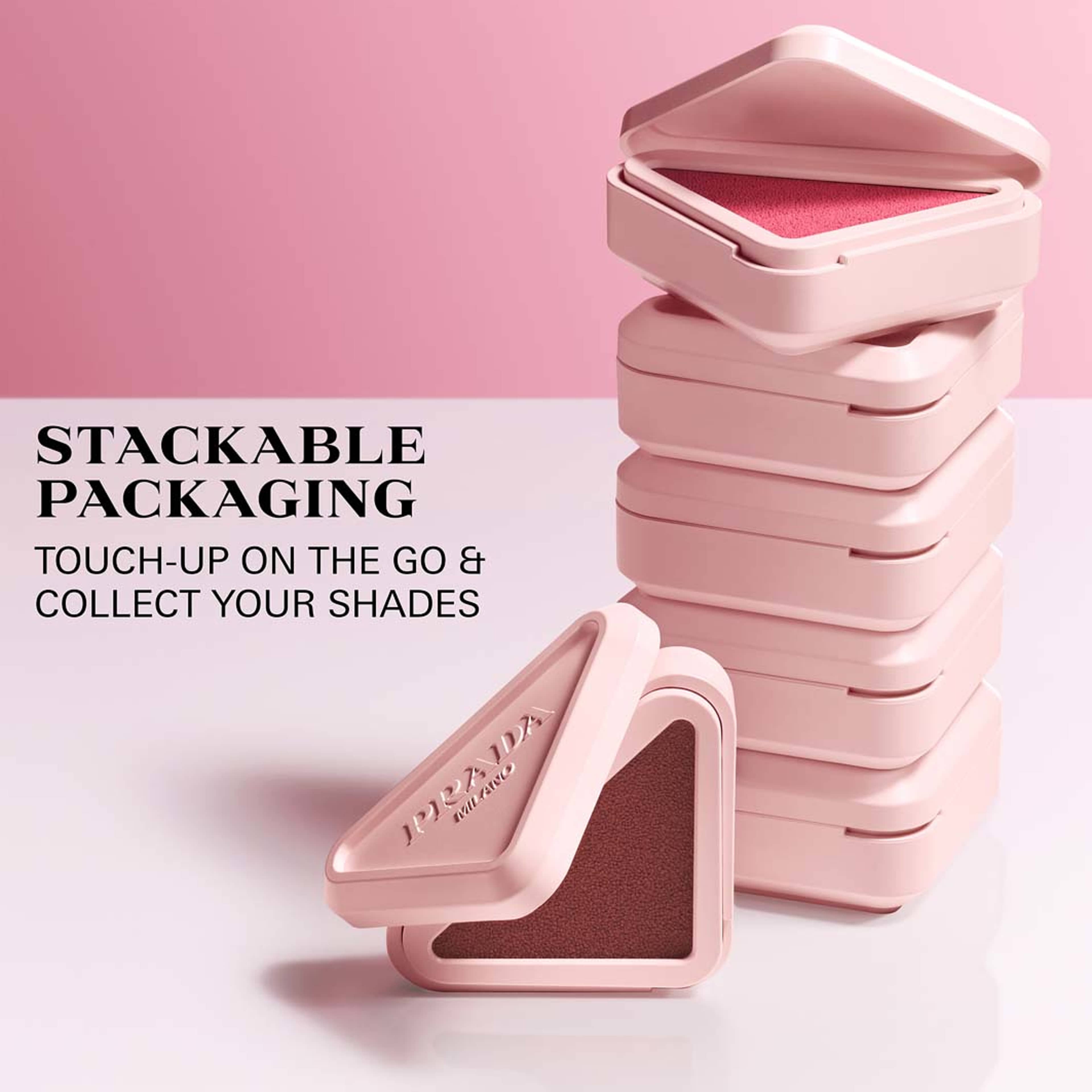 Touch Cream-to-Powder Blush, från Prada, i färgen Peach. Klicka för att öppna bilden i stort format