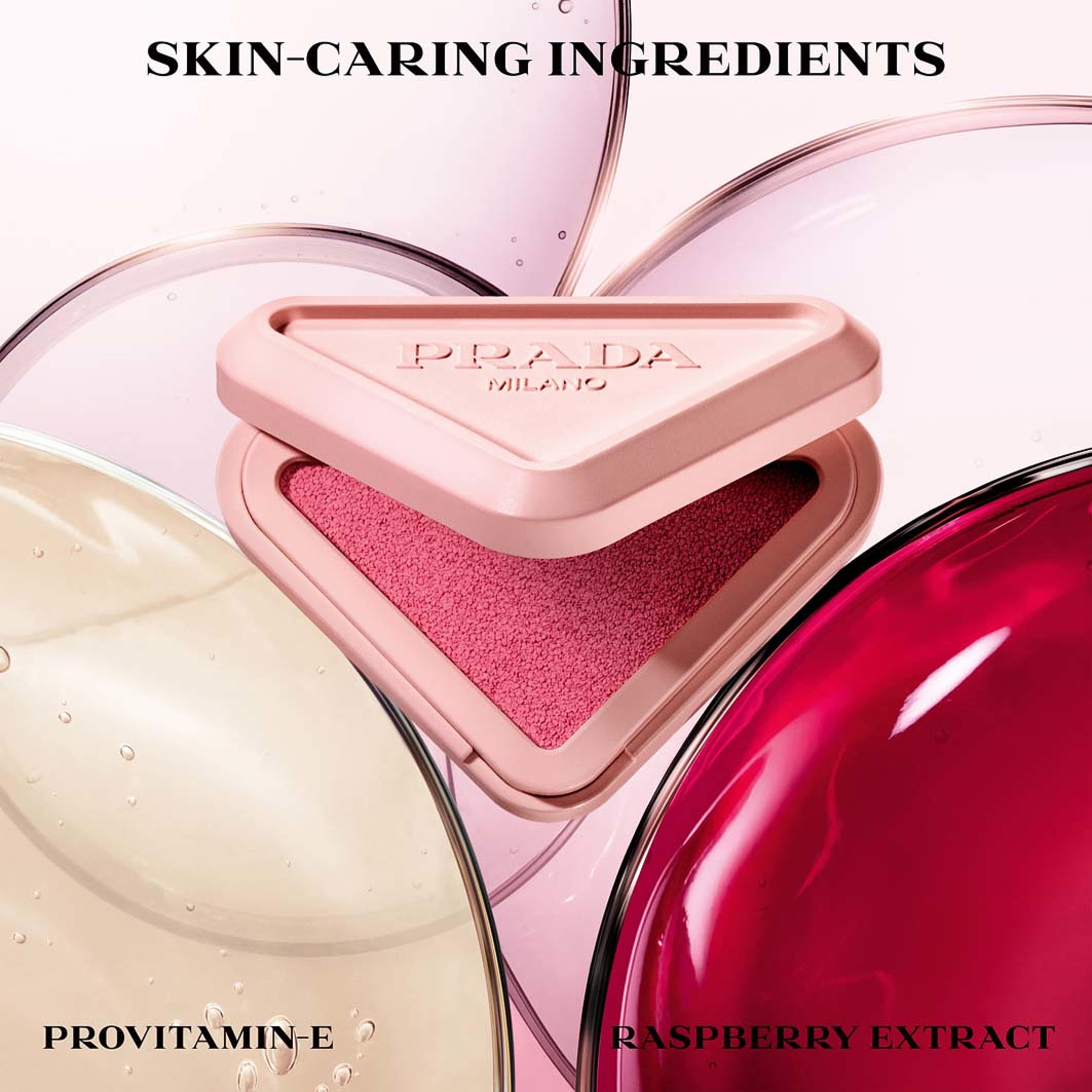 Touch Cream-to-Powder Blush, från Prada, i färgen Peach. Klicka för att öppna bilden i stort format