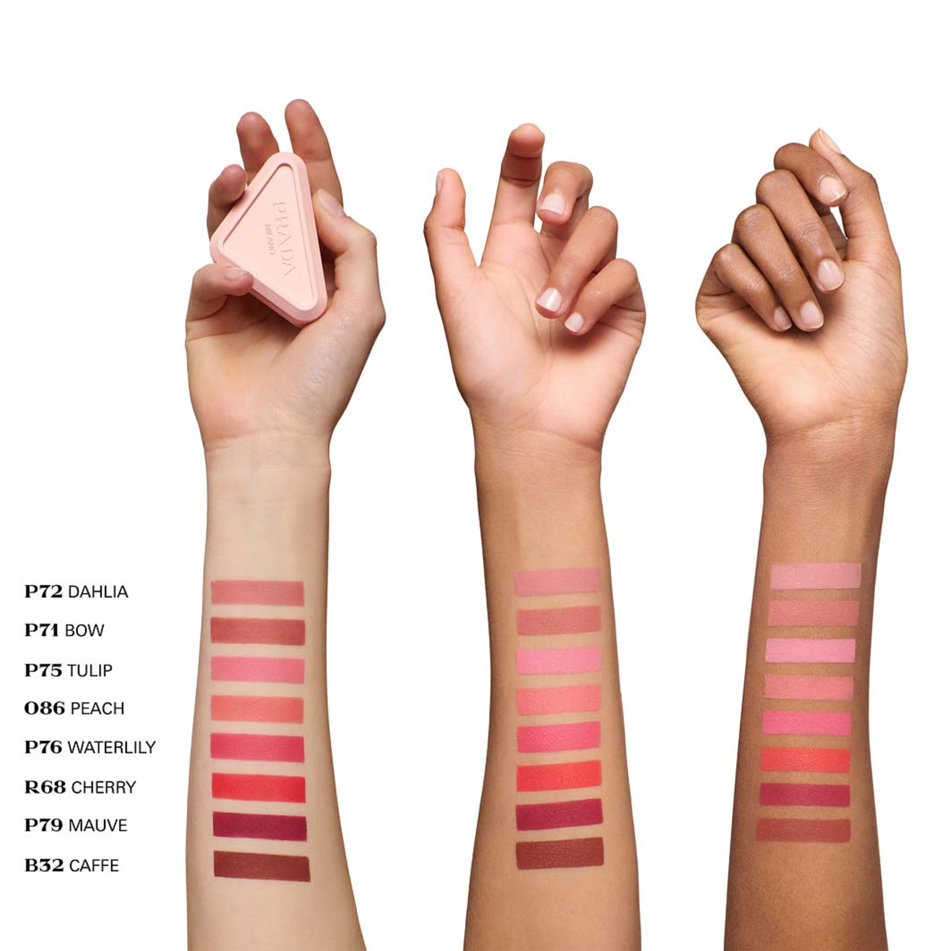 Touch Cream-to-Powder Blush, från Prada, i färgen Peach. Klicka för att öppna bilden i stort format