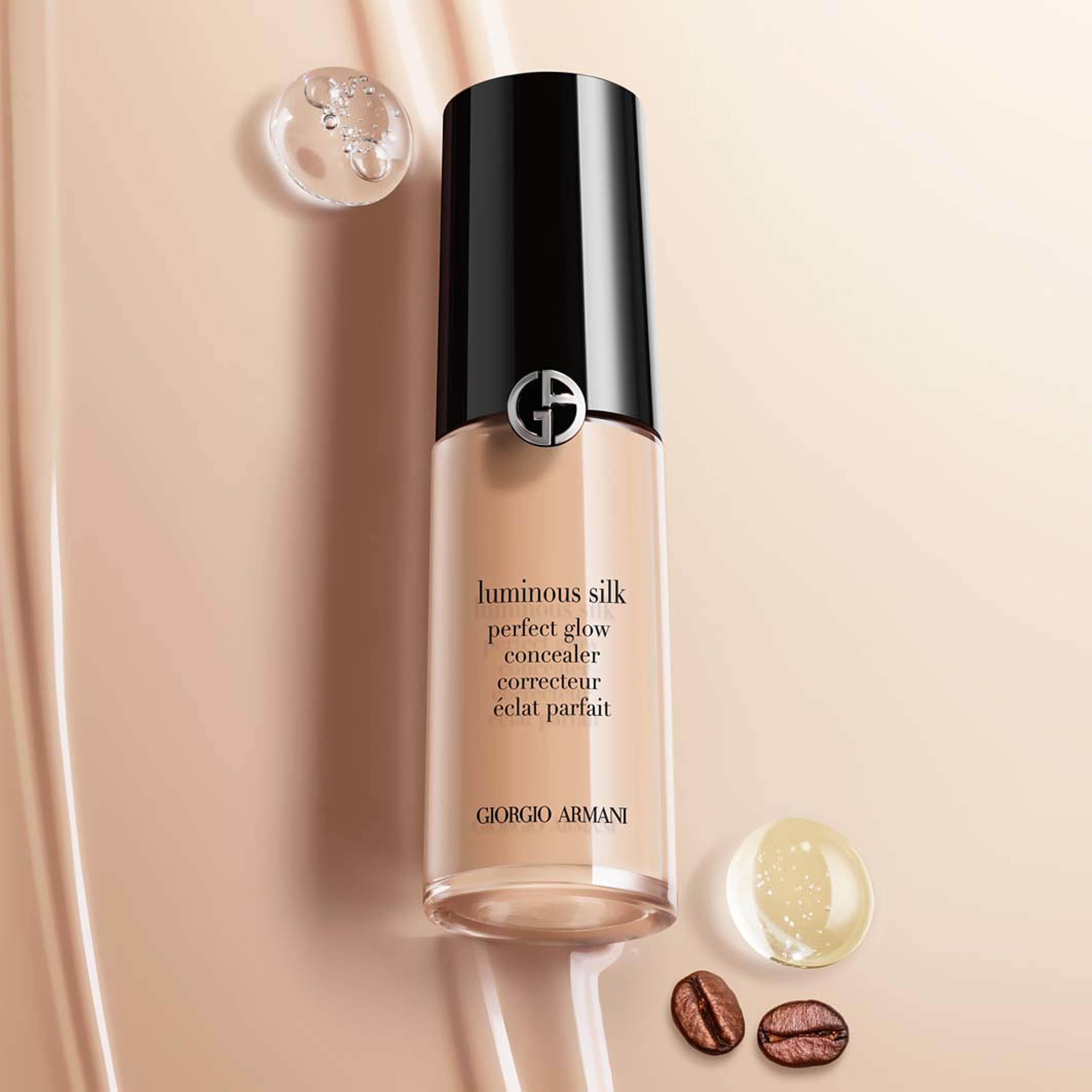 Luminous Silk Lightweight Liquid Concealer, från Armani, i färgen 5.4. Klicka för att öppna bilden i stort format