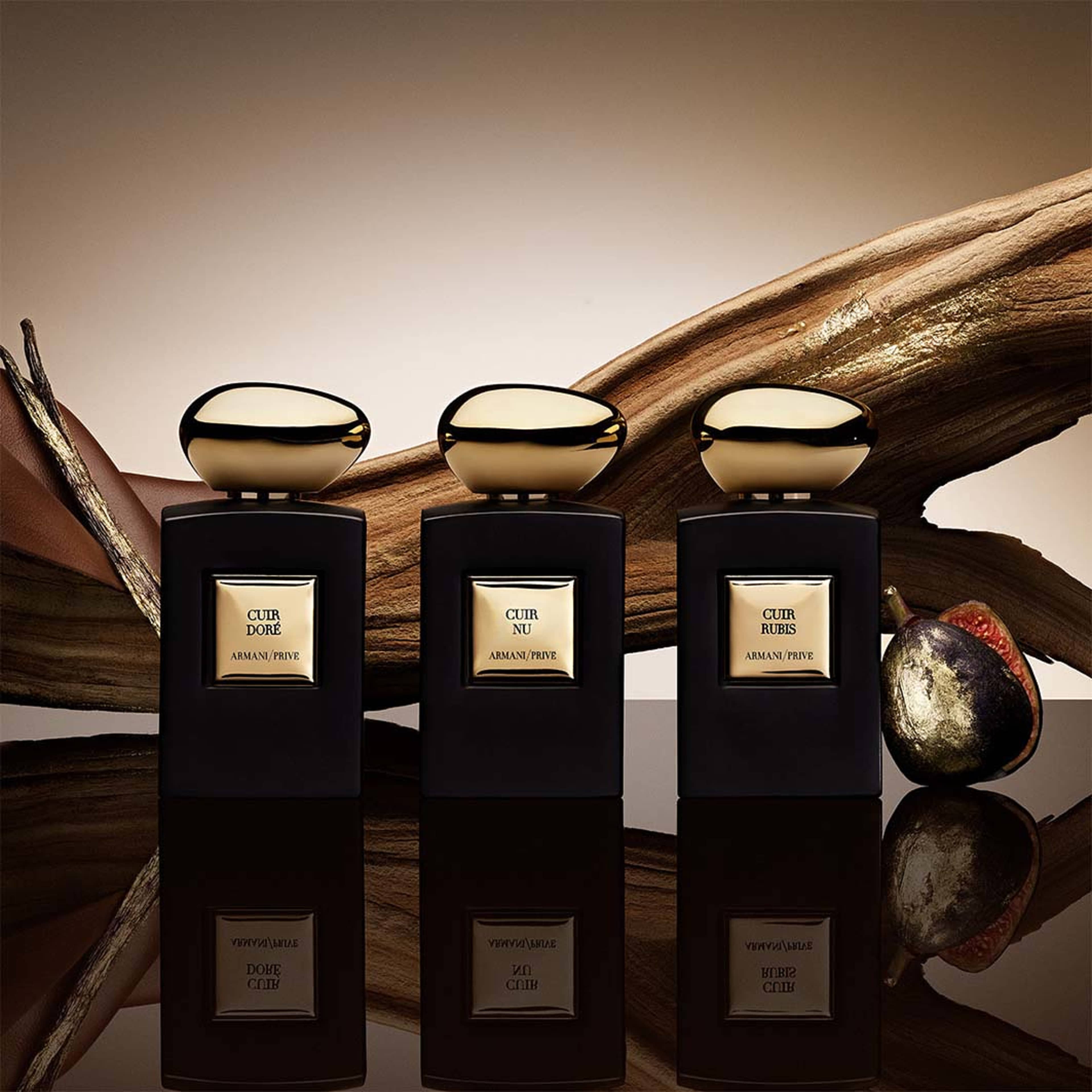 Cuir Rubis Eau De Parfum Intense, från Armani. Klicka för att öppna bilden i stort format