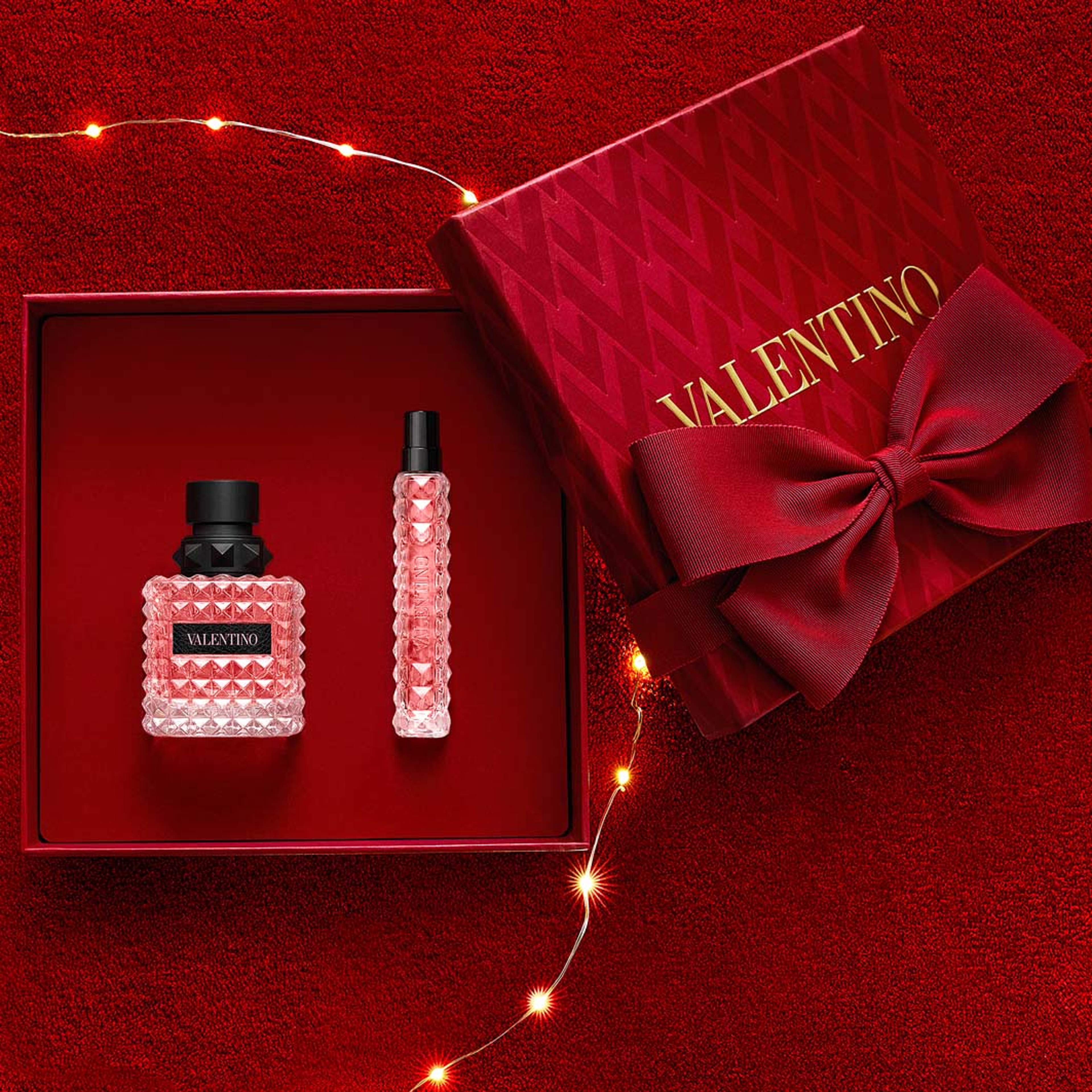 Born in Roma Donna Eau de Parfum, Holiday Gift Set, från Valentino. Klicka för att öppna bilden i stort format