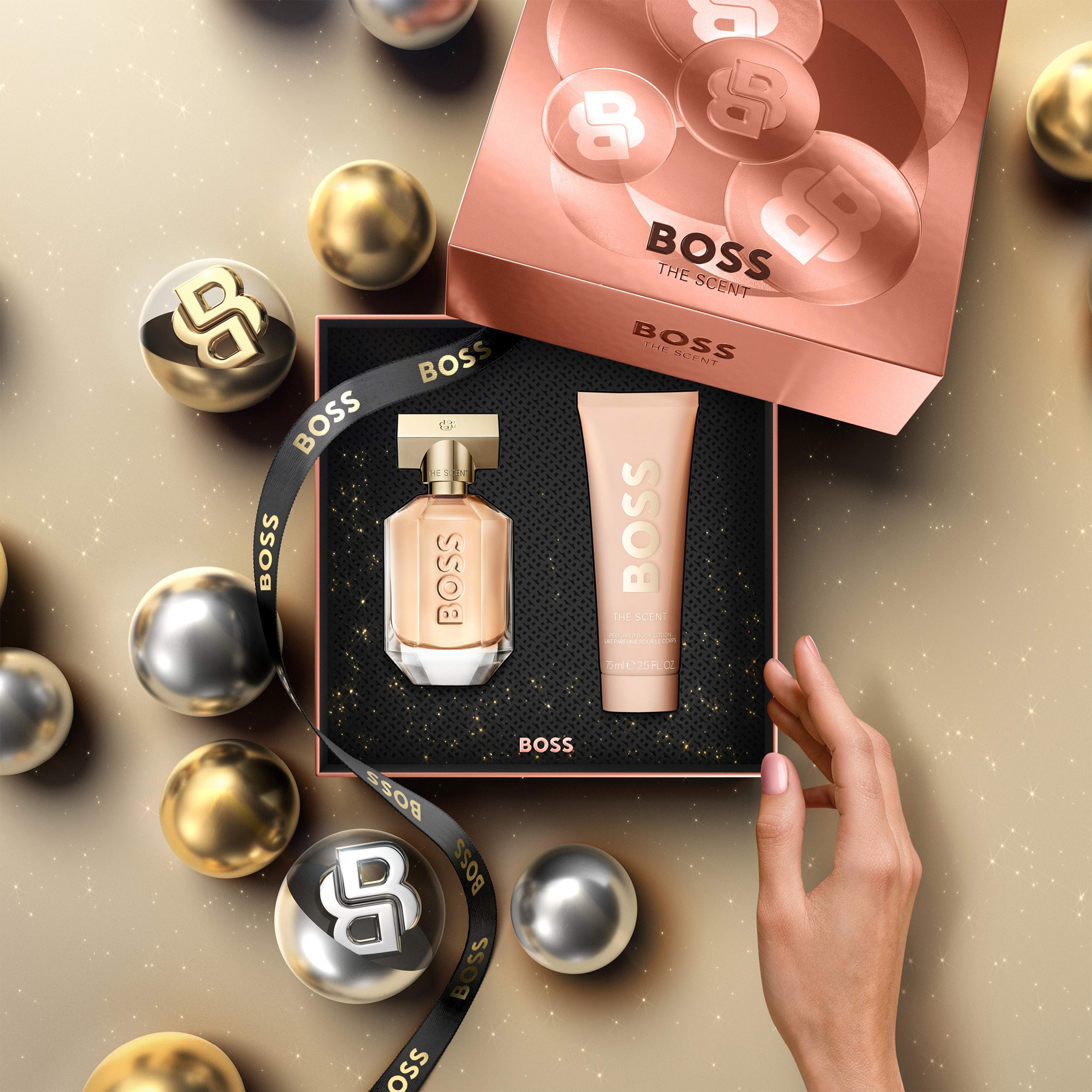 Gift Set The Scent For Her EdP + Body Lotion, från HUGO BOSS. Klicka för att öppna bilden i stort format