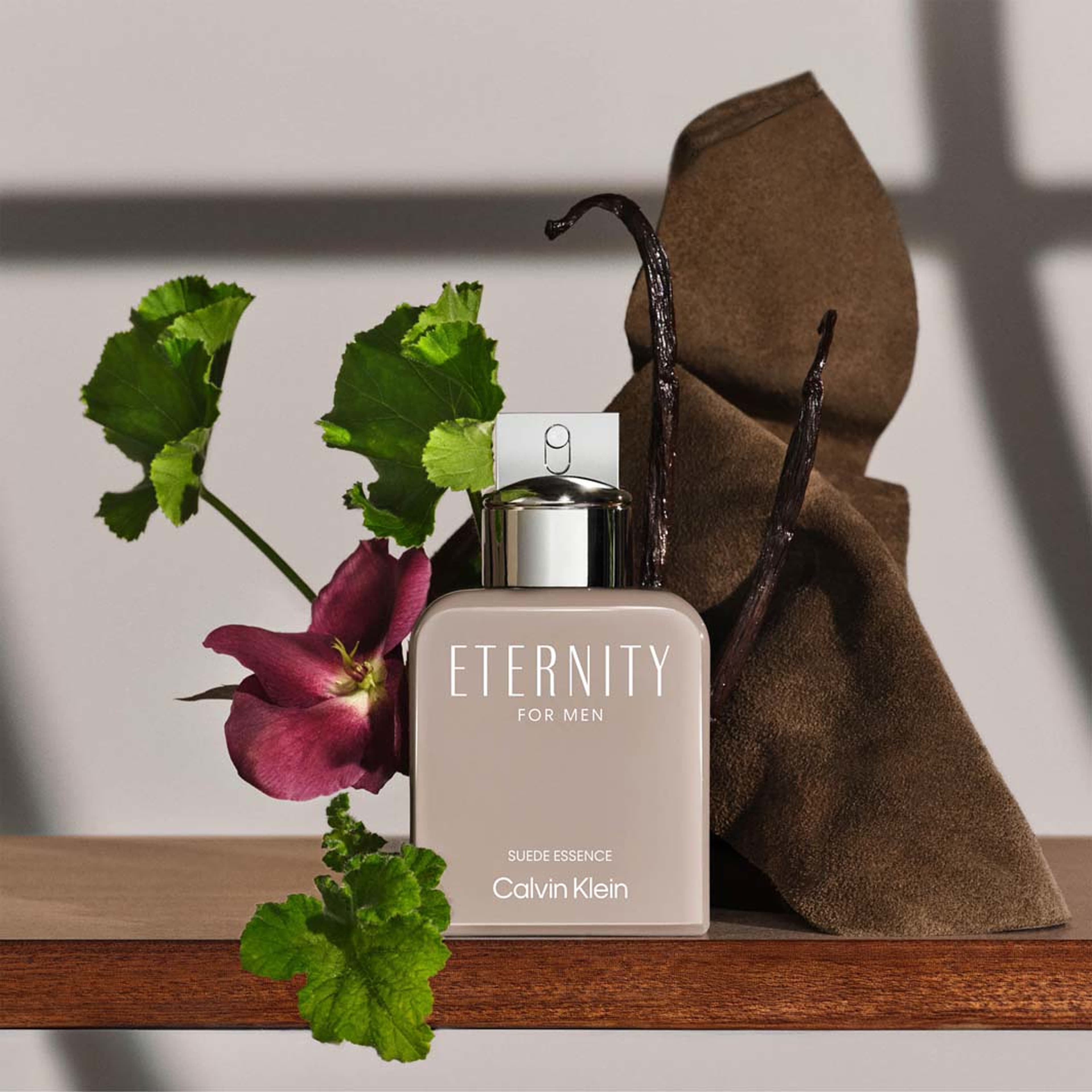 Eternity for Men Suede Essence Parfum, från Calvin Klein. Klicka för att öppna bilden i stort format