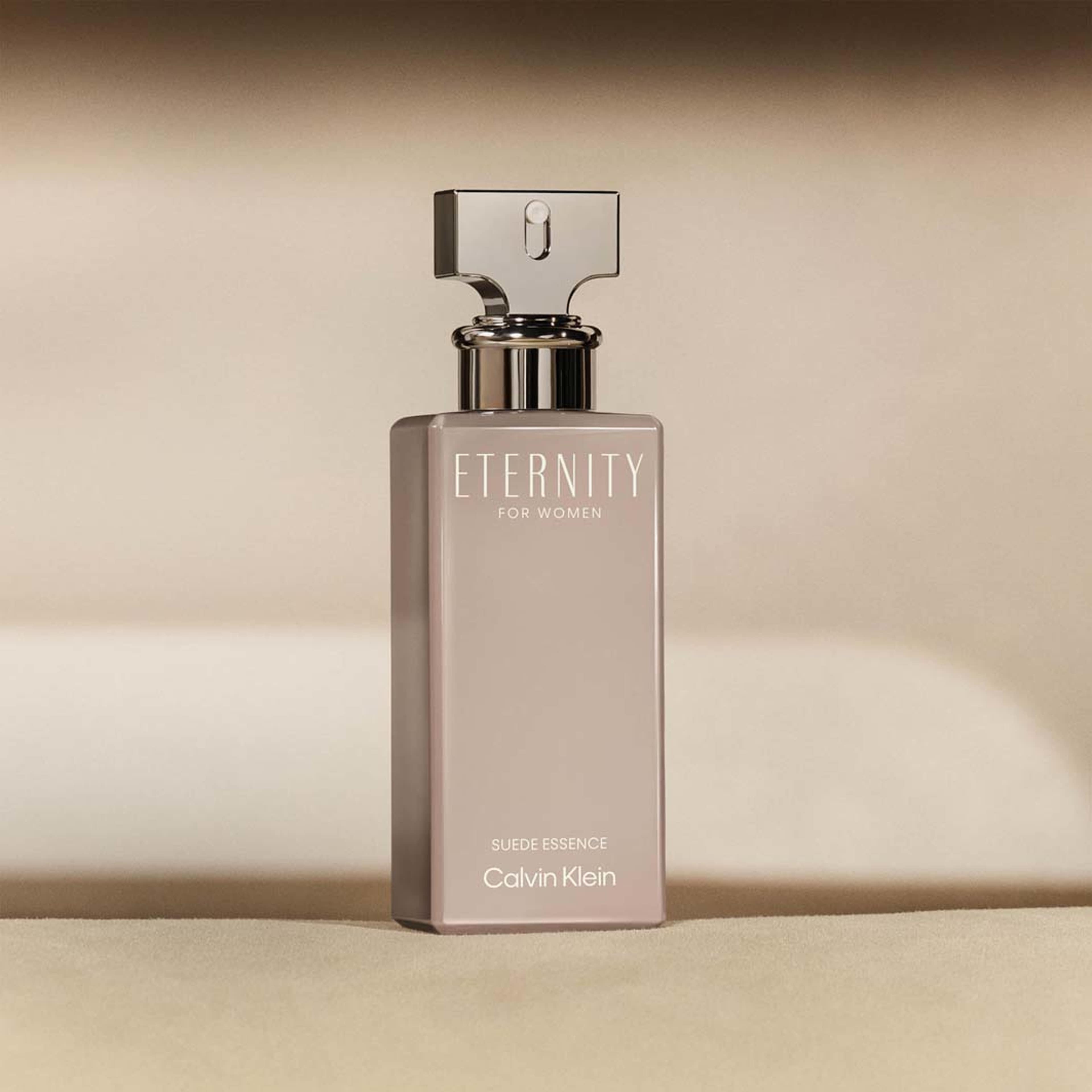 Eternity for Women Suede Essence Parfum, från Calvin Klein. Klicka för att öppna bilden i stort format