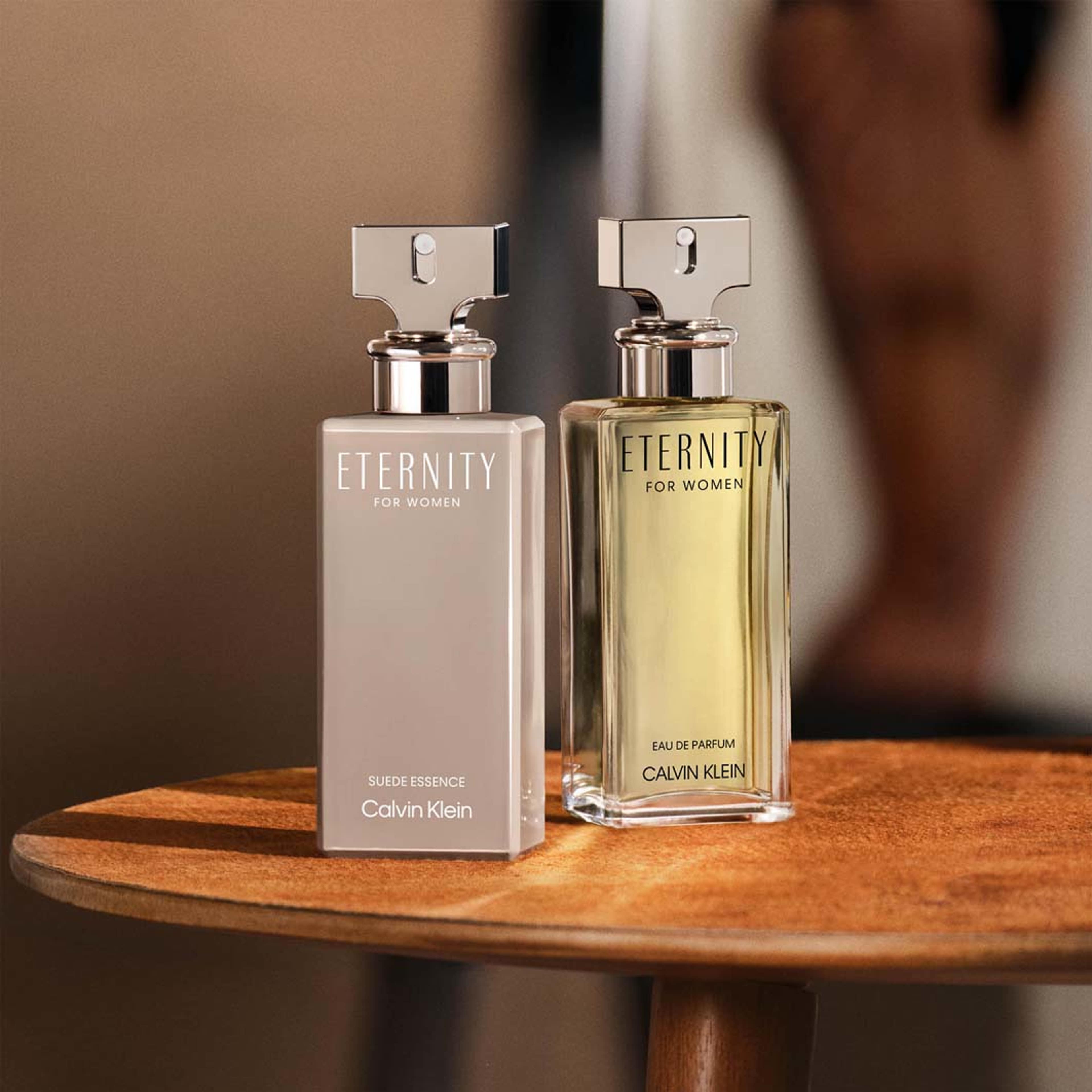 Eternity for Women Suede Essence Parfum, från Calvin Klein. Klicka för att öppna bilden i stort format