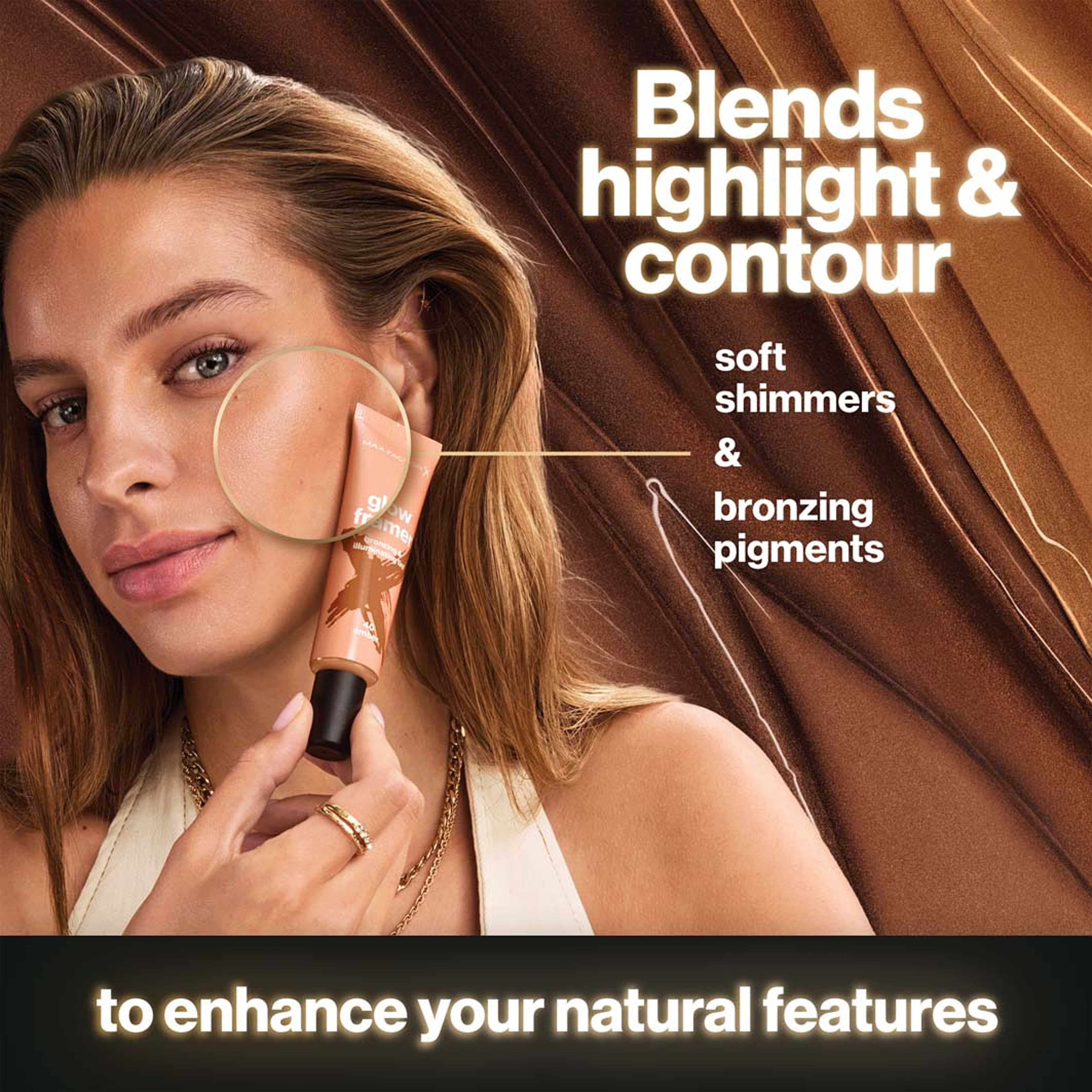 Glow Framer Skin Tint, från Max Factor, i färgen 10 Sand. Klicka för att öppna bilden i stort format