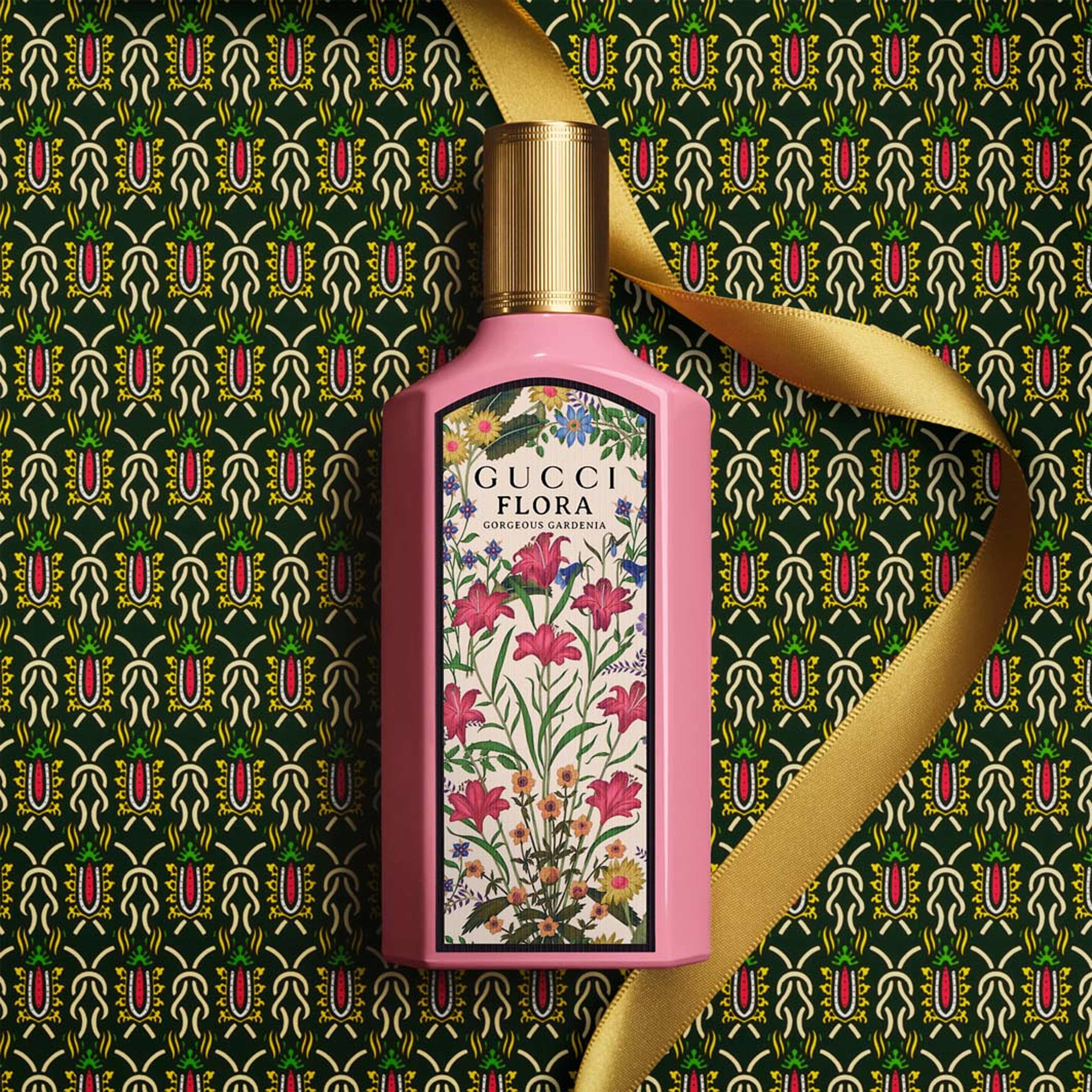 Gift Set Flora Gorgeous Gardenia EdP 50 ml + Body Lotion 50 ml, från Gucci. Klicka för att öppna bilden i stort format