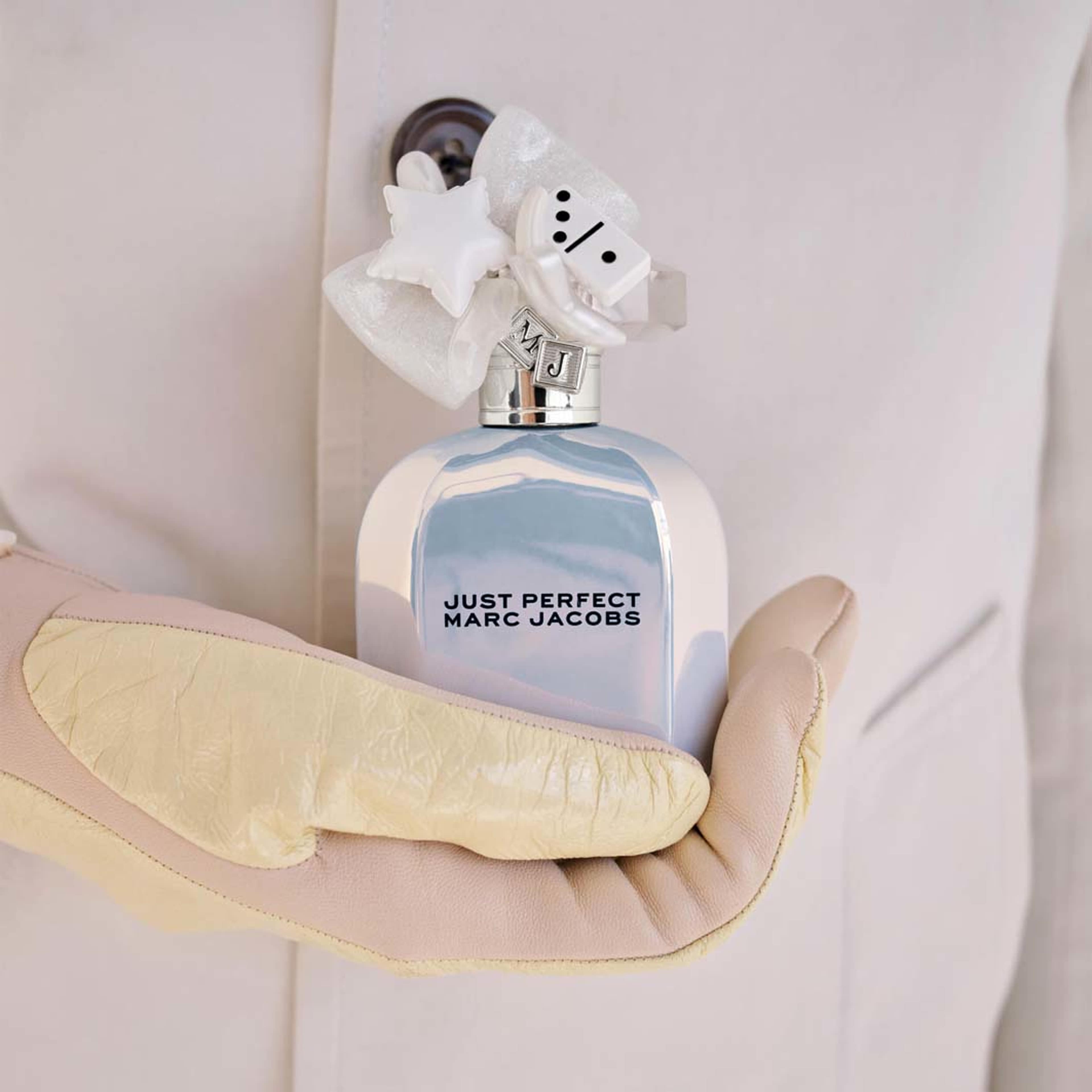 Just Perfect Eau de Parfum, från Marc Jacobs. Klicka för att öppna bilden i stort format