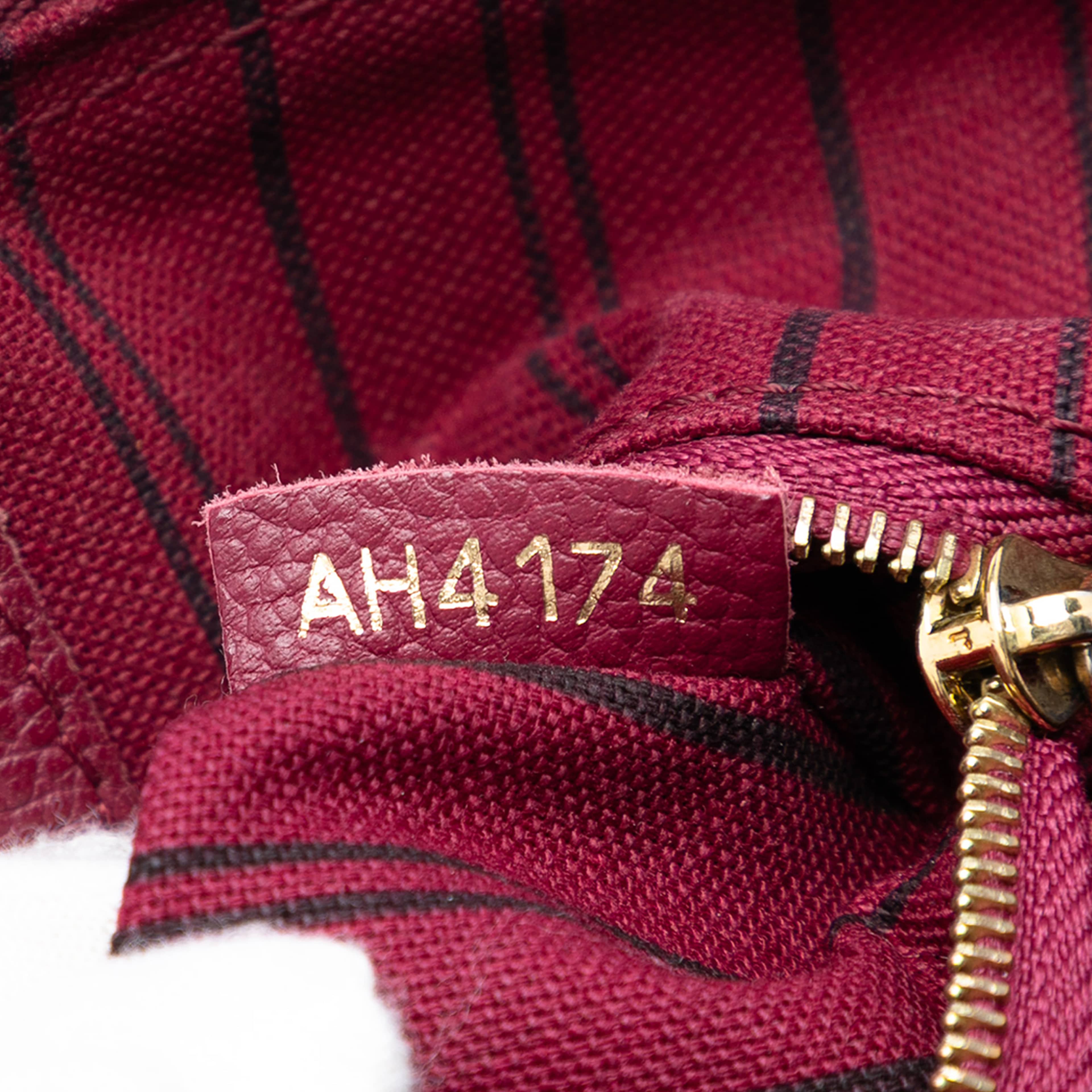 Louis Vuitton Monogram Empreinte Speedy Bandouliere 25, från Luxclusif, i färgen röd. Klicka för att öppna bilden i stort format