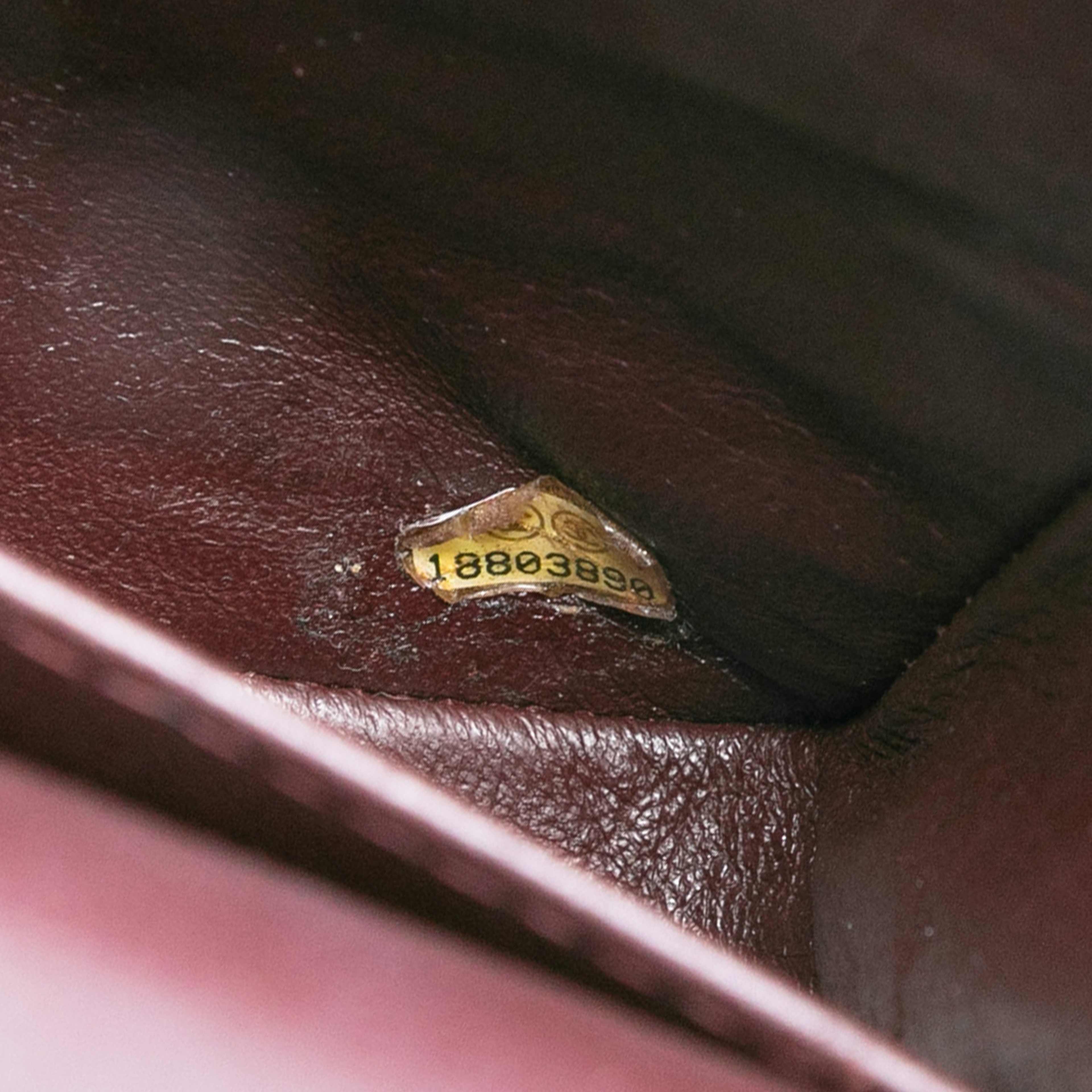 Chanel Medium Classic Lambskin Double Flap, från Luxclusif, i färgen black. Klicka för att öppna bilden i stort format