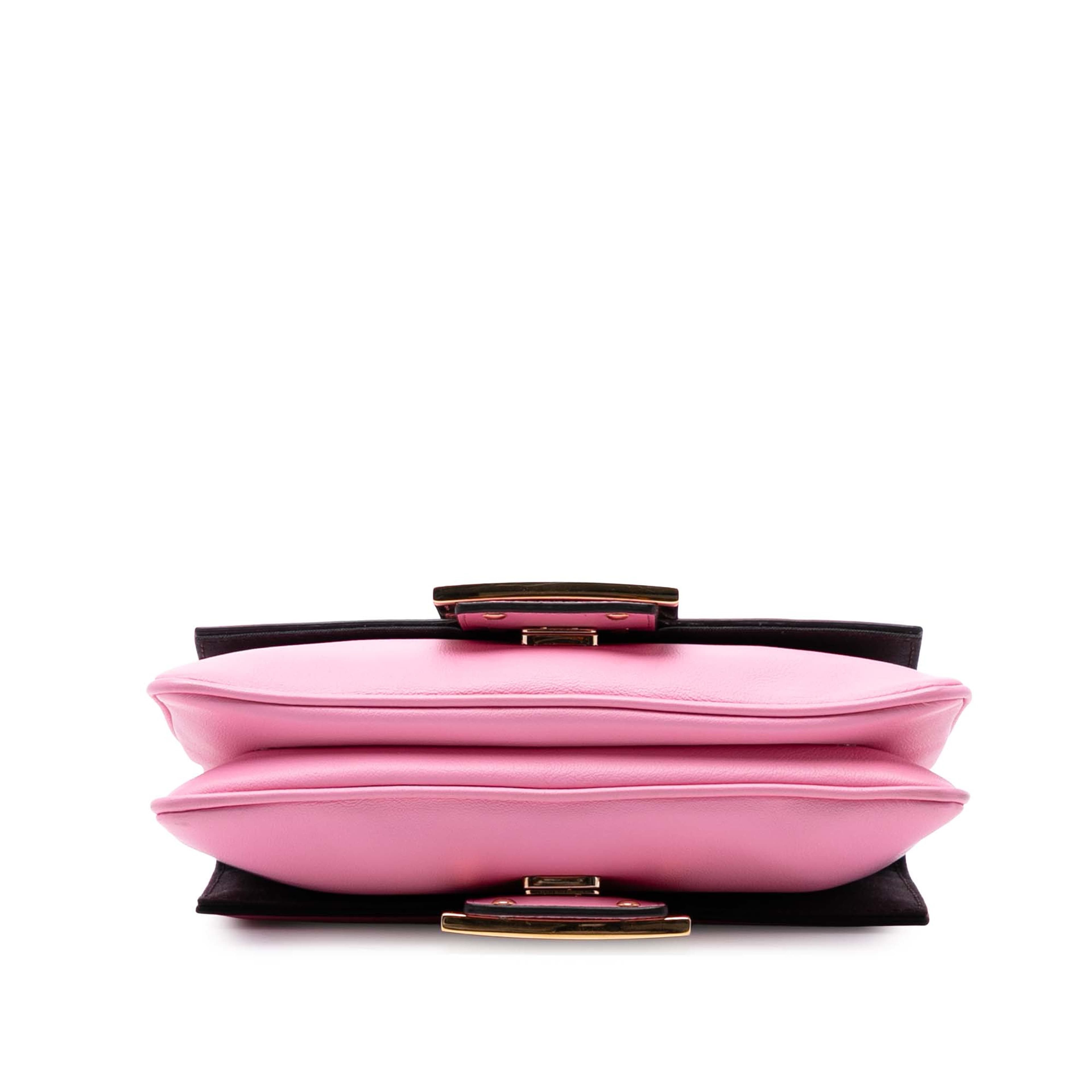 Fendi Leather Duo Baguette Crossbody, från Luxclusif, i färgen pink. Klicka för att öppna bilden i stort format