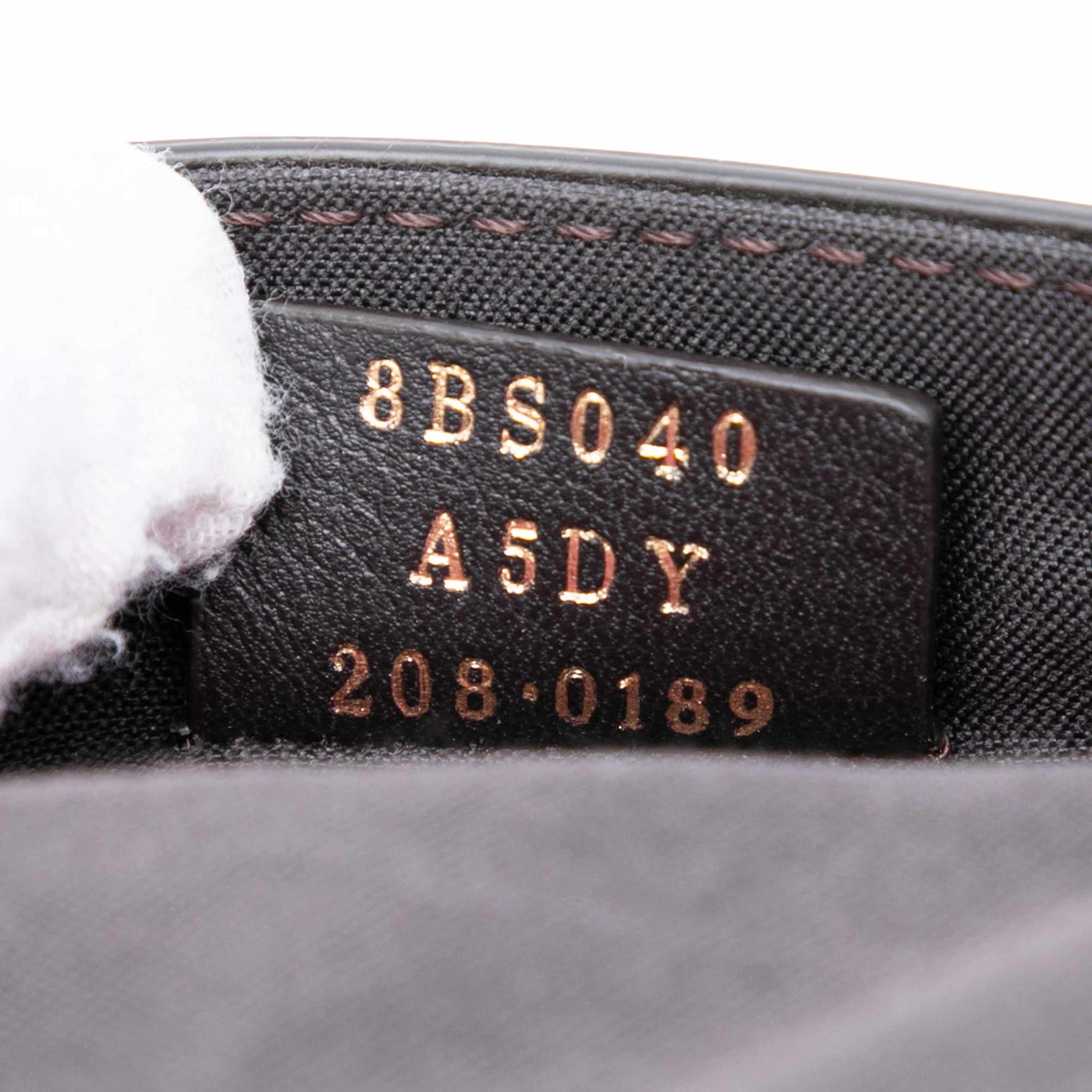 Fendi Leather Duo Baguette Crossbody, från Luxclusif, i färgen pink. Klicka för att öppna bilden i stort format