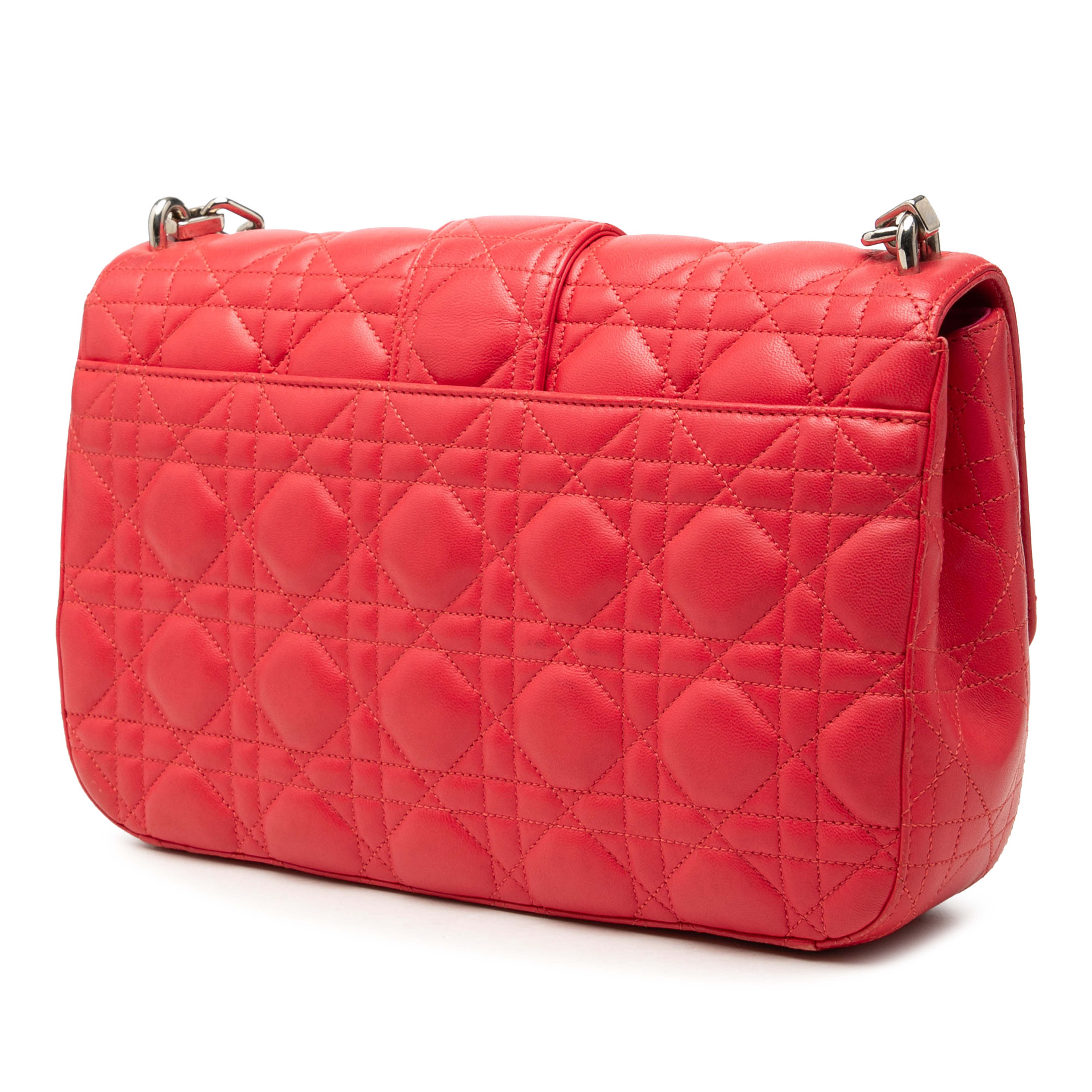 Dior Medium Lambskin Cannage Miss Dior Flap, från Luxclusif, i färgen orange. Klicka för att öppna bilden i stort format