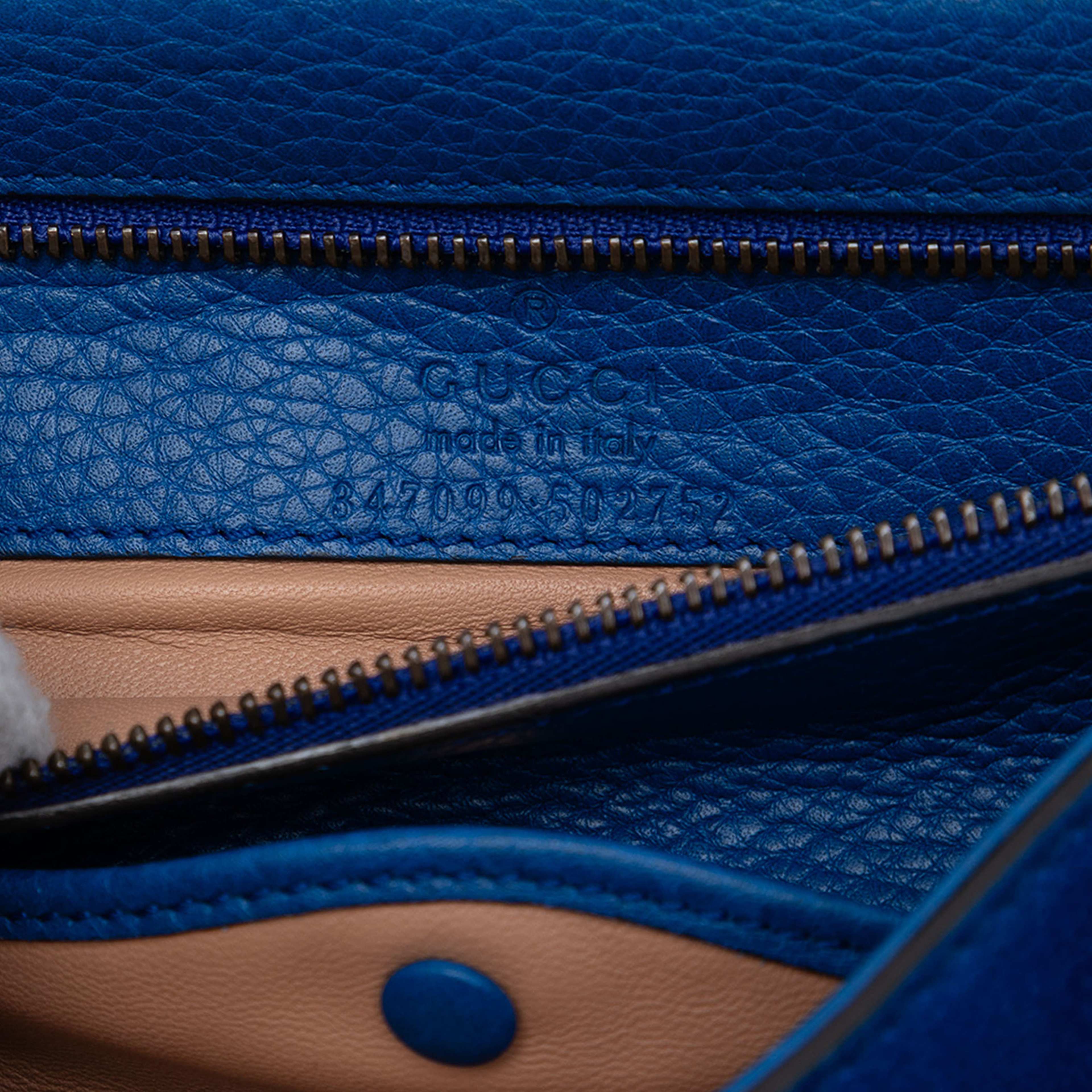 Gucci Medium Suede Bamboo Nouveau Fringe Crossbody, från Luxclusif, i färgen blue. Klicka för att öppna bilden i stort format