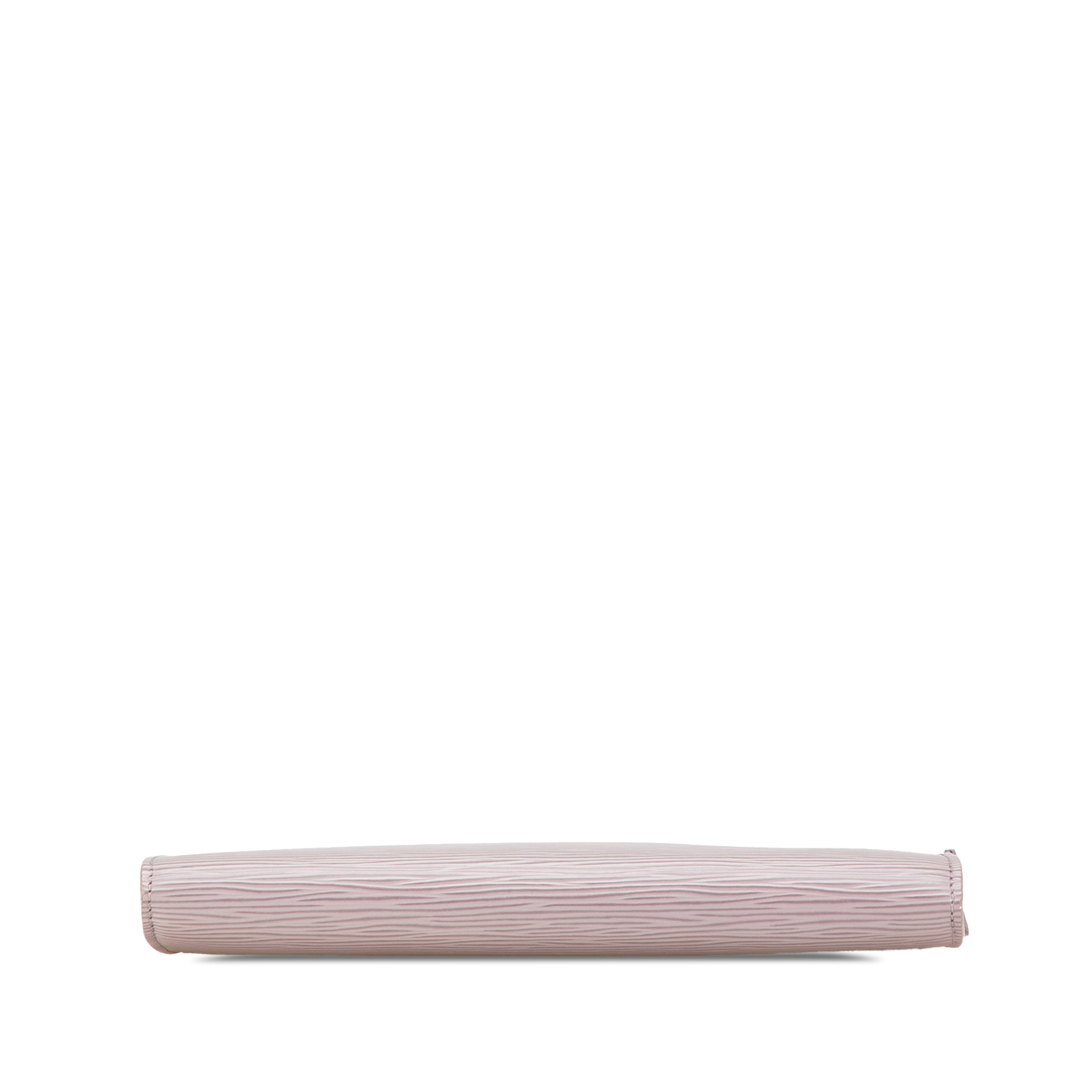 Louis Vuitton Epi Pochette Accessoires, från Luxclusif, i färgen lilac. Klicka för att öppna bilden i stort format