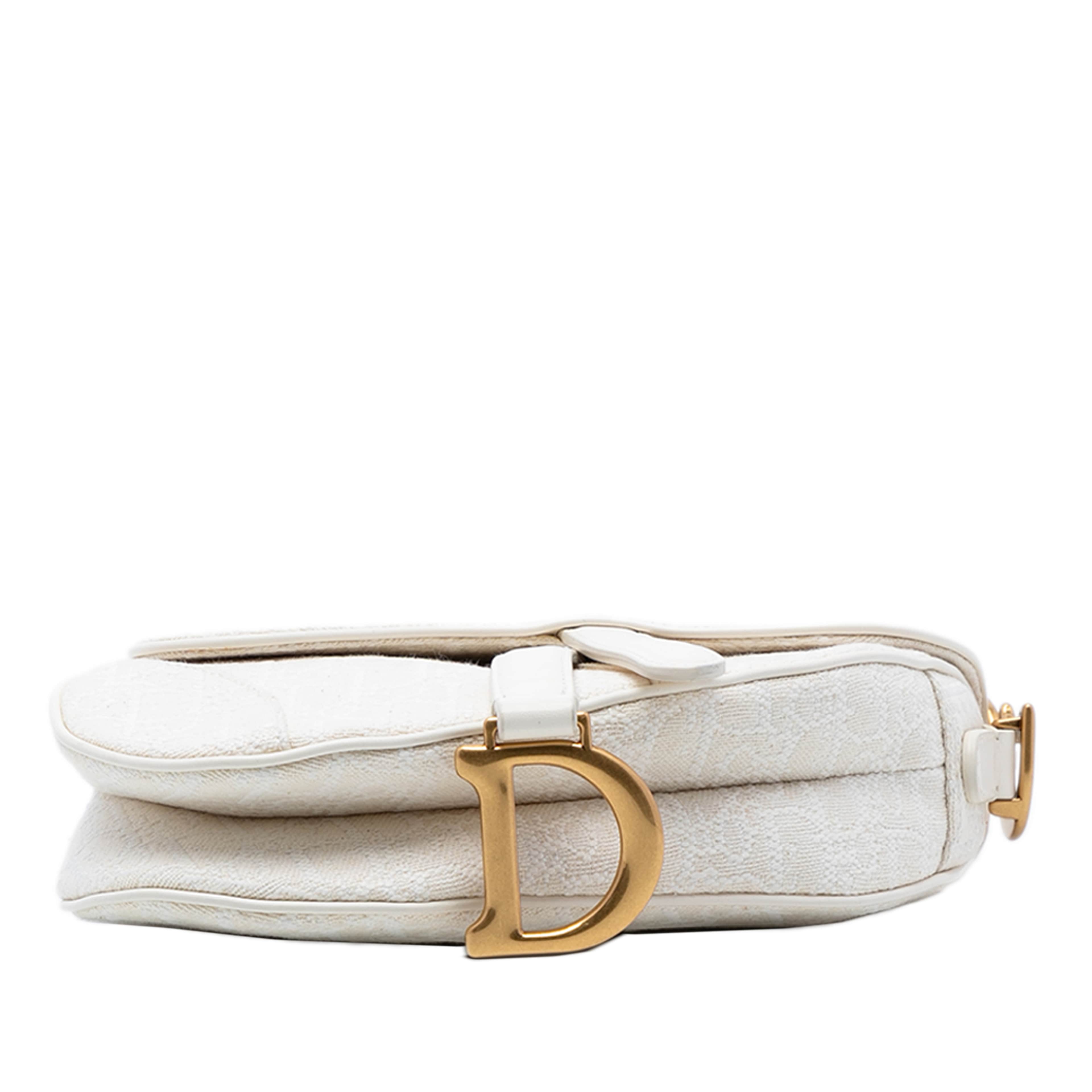 Dior Mini Oblique Canvas Saddle Bag, från Luxclusif, i färgen white. Klicka för att öppna bilden i stort format