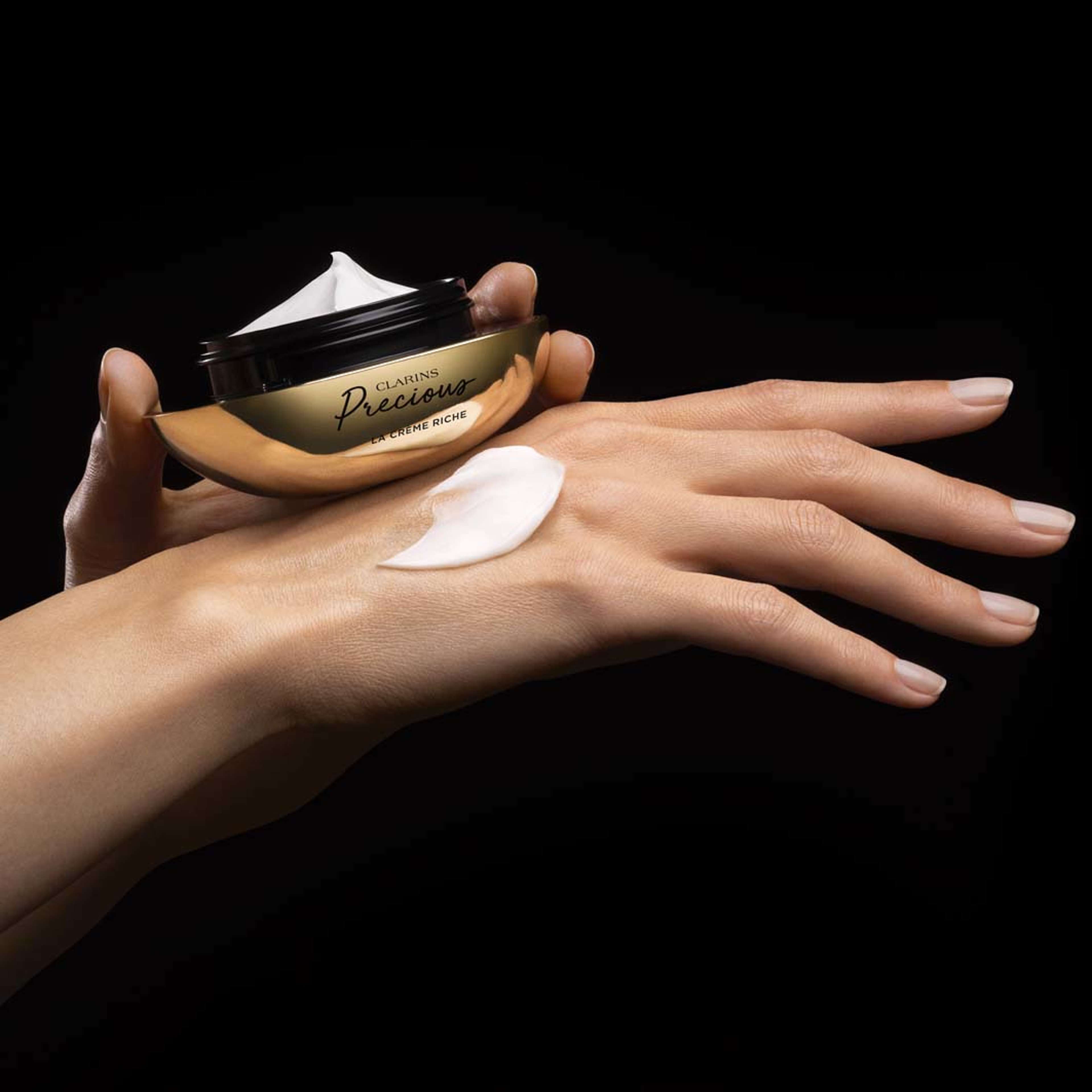 Precious La Crème Riche Age-Defying Moisturiser, från Clarins. Klicka för att öppna bilden i stort format