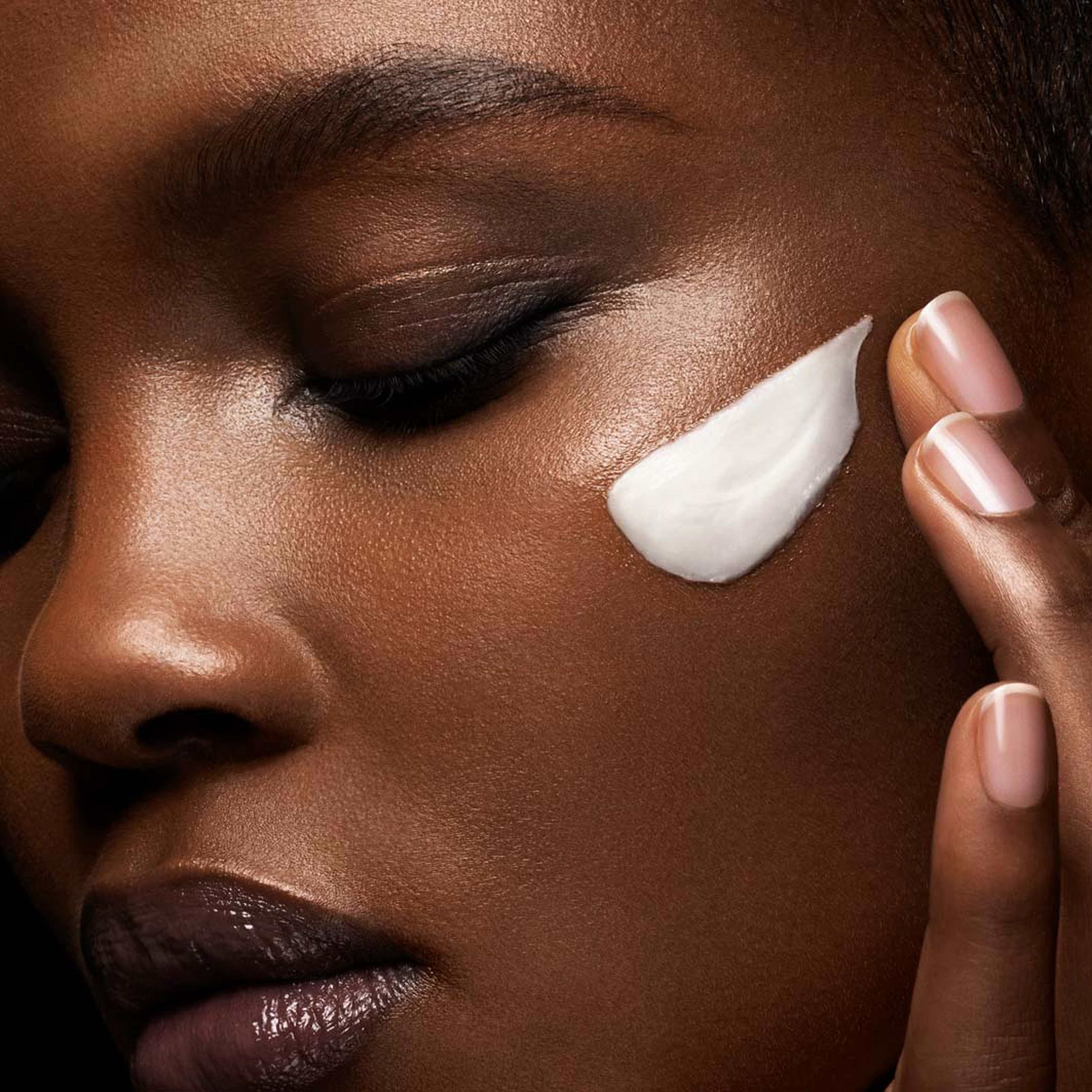 Precious La Crème Riche Age-Defying Moisturiser, från Clarins. Klicka för att öppna bilden i stort format