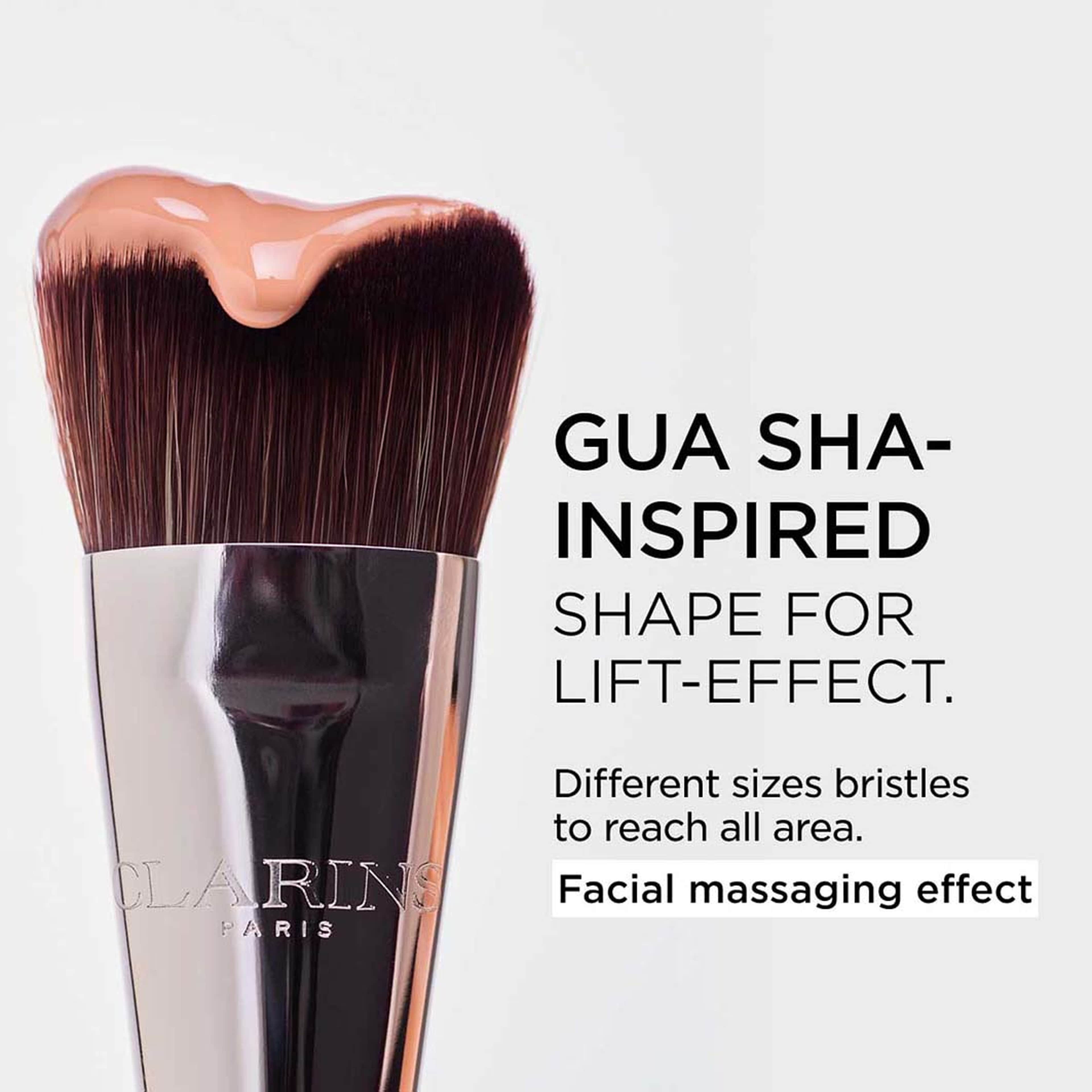 Double Serum Foundation Brush, från Clarins. Klicka för att öppna bilden i stort format