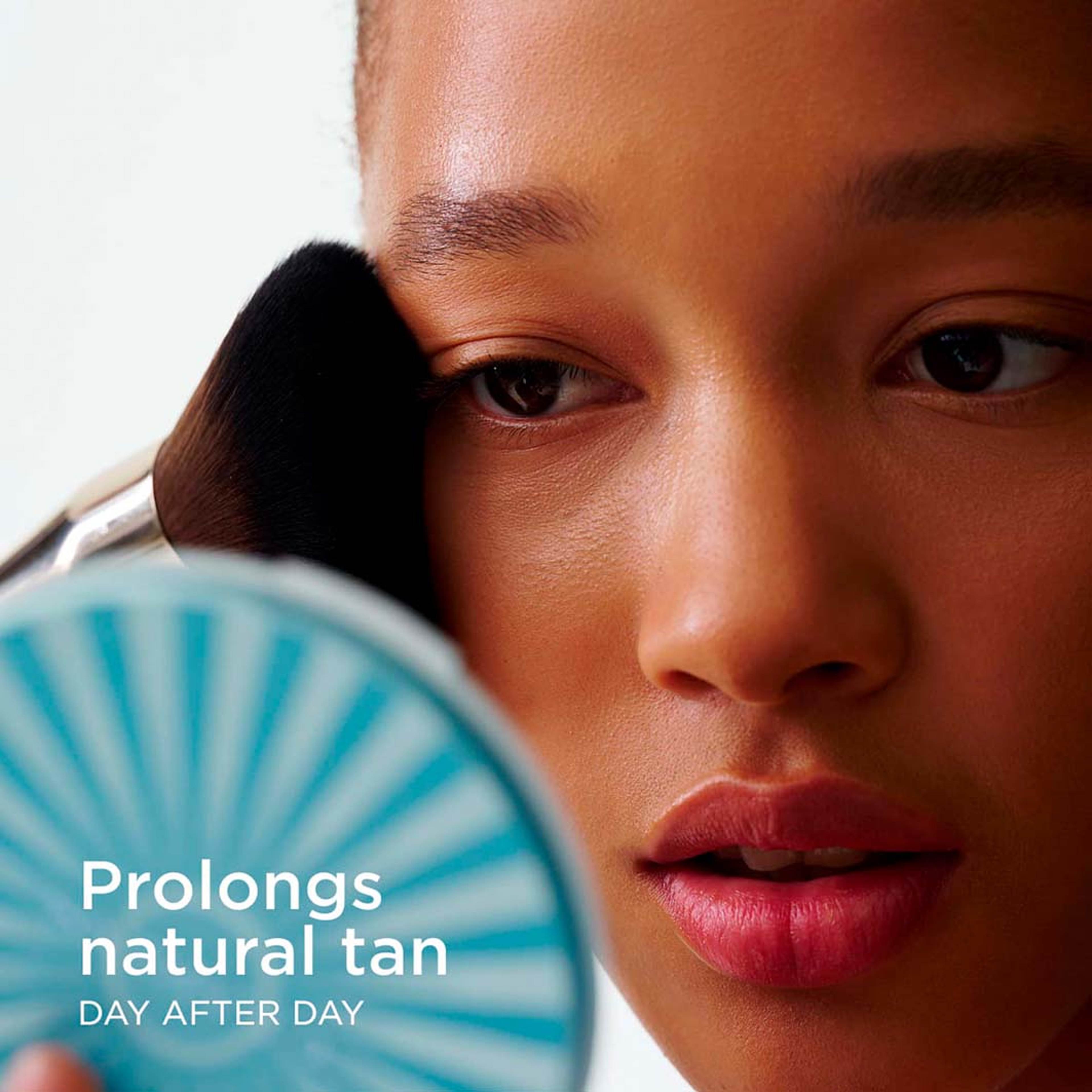 Summer Look Bronzing Powder, från Clarins. Klicka för att öppna bilden i stort format