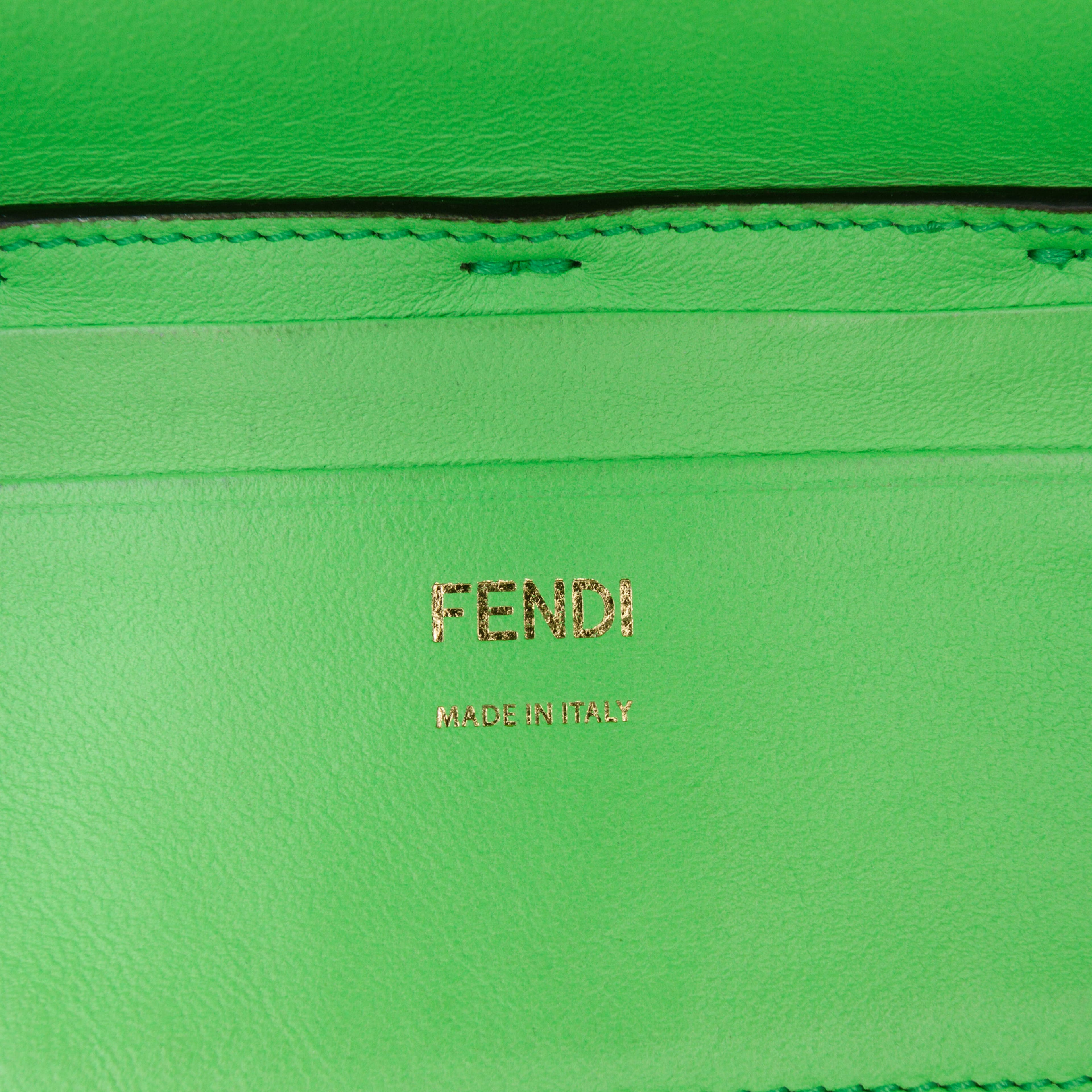 Fendi Mini Leather Baguette Satchel, från Luxclusif, i färgen light beige. Klicka för att öppna bilden i stort format