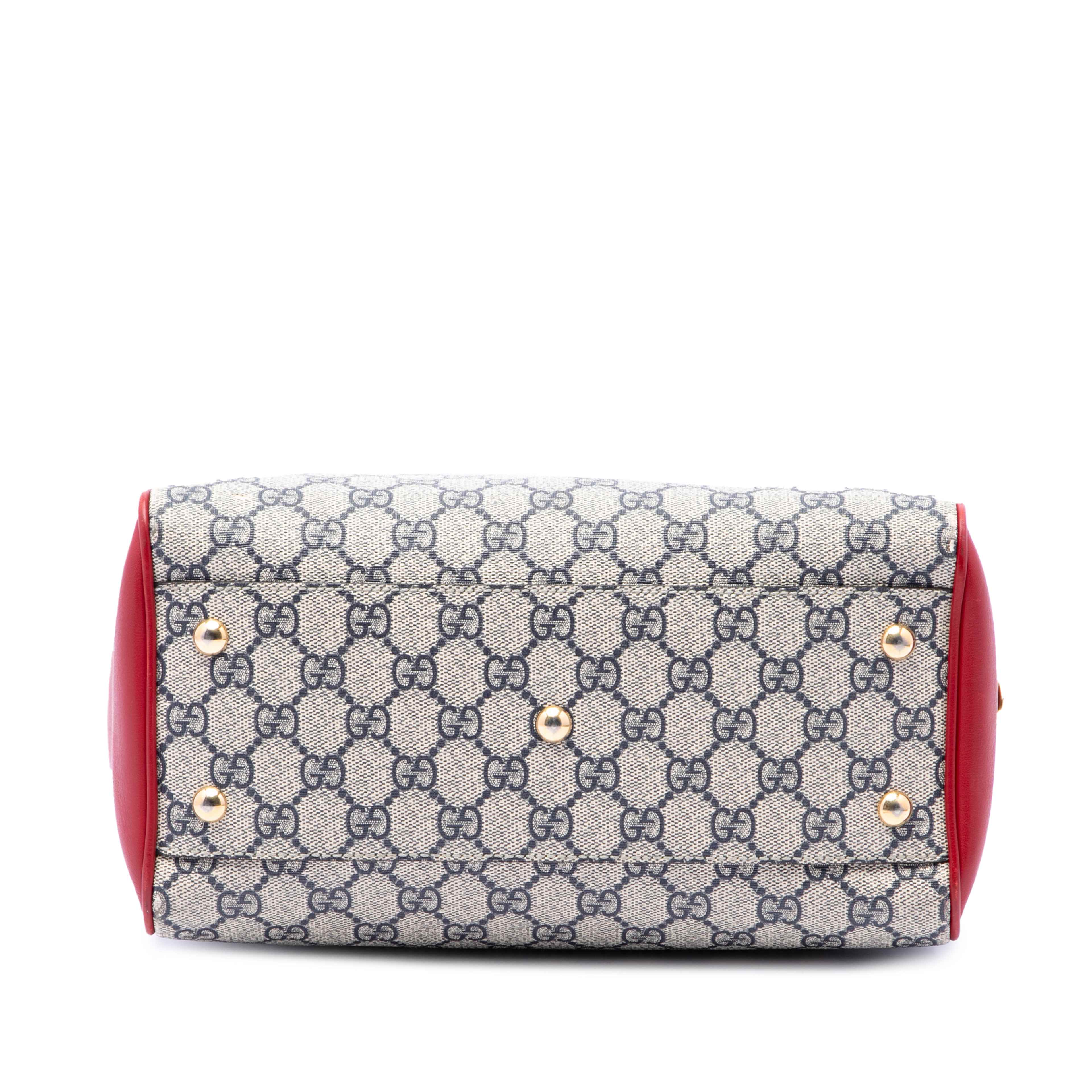 Gucci Small Gg Supreme Boston Bag, från Luxclusif, i färgen beige. Klicka för att öppna bilden i stort format