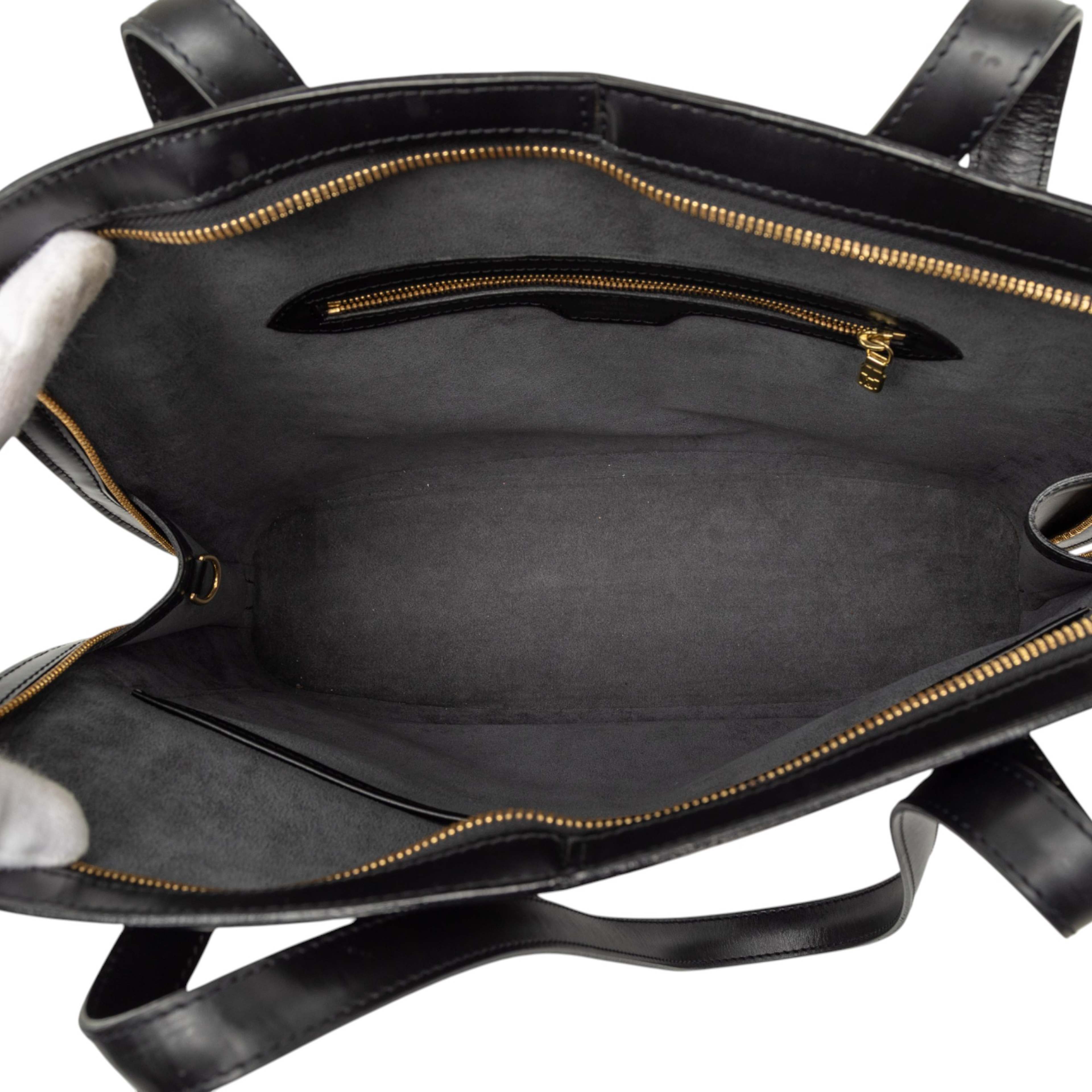 Louis Vuitton Epi Lussac, från Luxclusif, i färgen black. Klicka för att öppna bilden i stort format