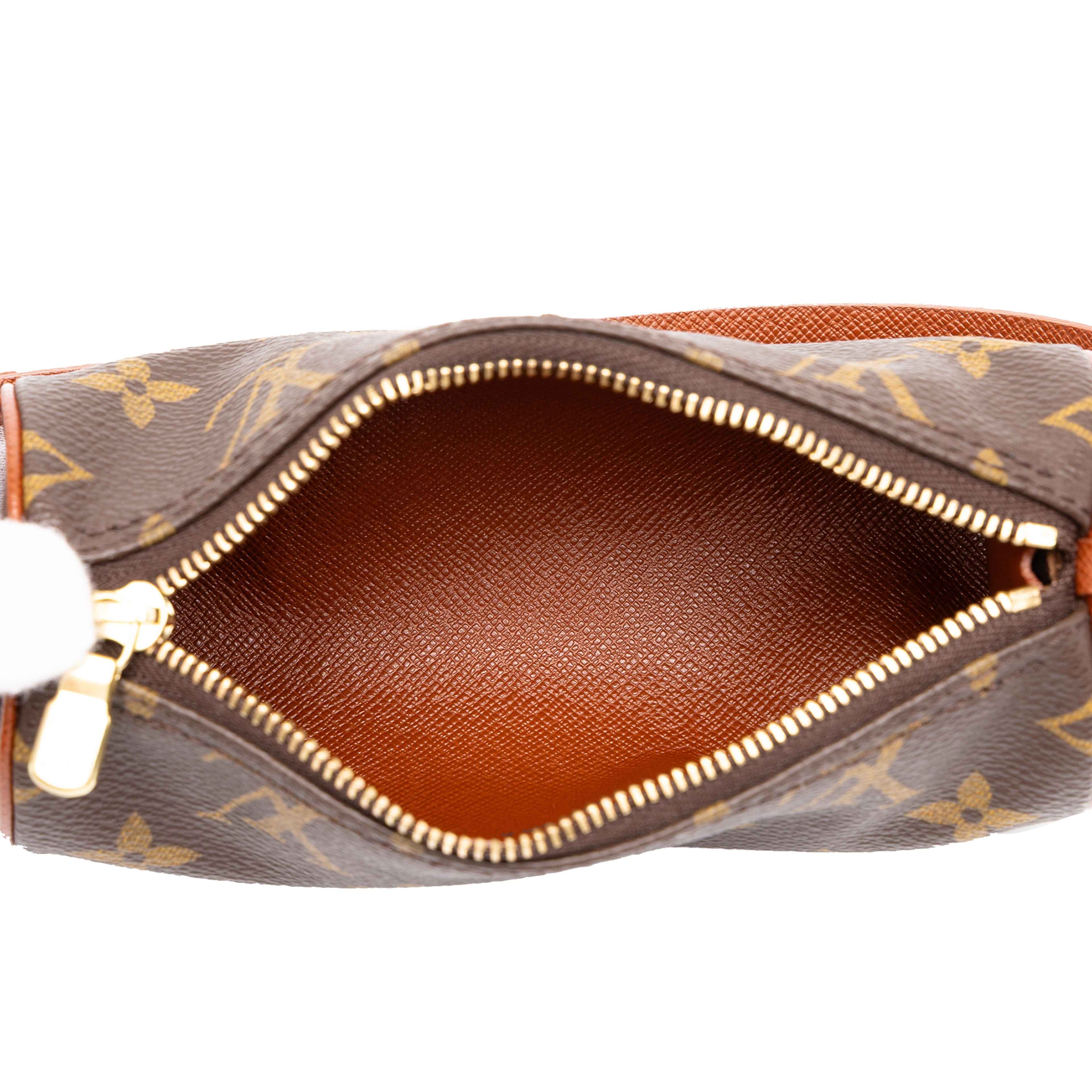 Louis Vuitton Monogram Papillon Pochette, från Luxclusif, i färgen brun. Klicka för att öppna bilden i stort format