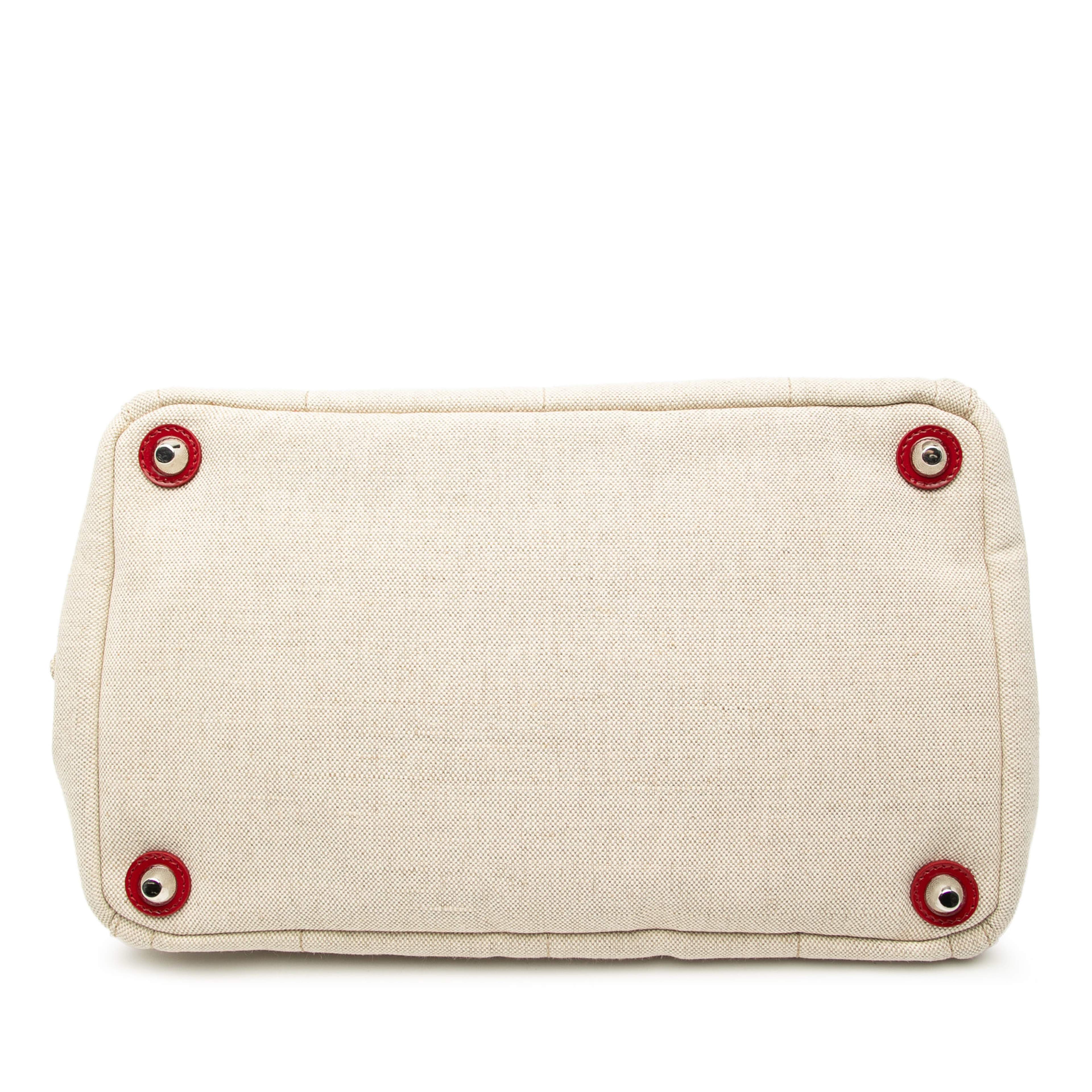 Prada Canvas Canapa Mistolino Tote, från Luxclusif, i färgen brun. Klicka för att öppna bilden i stort format