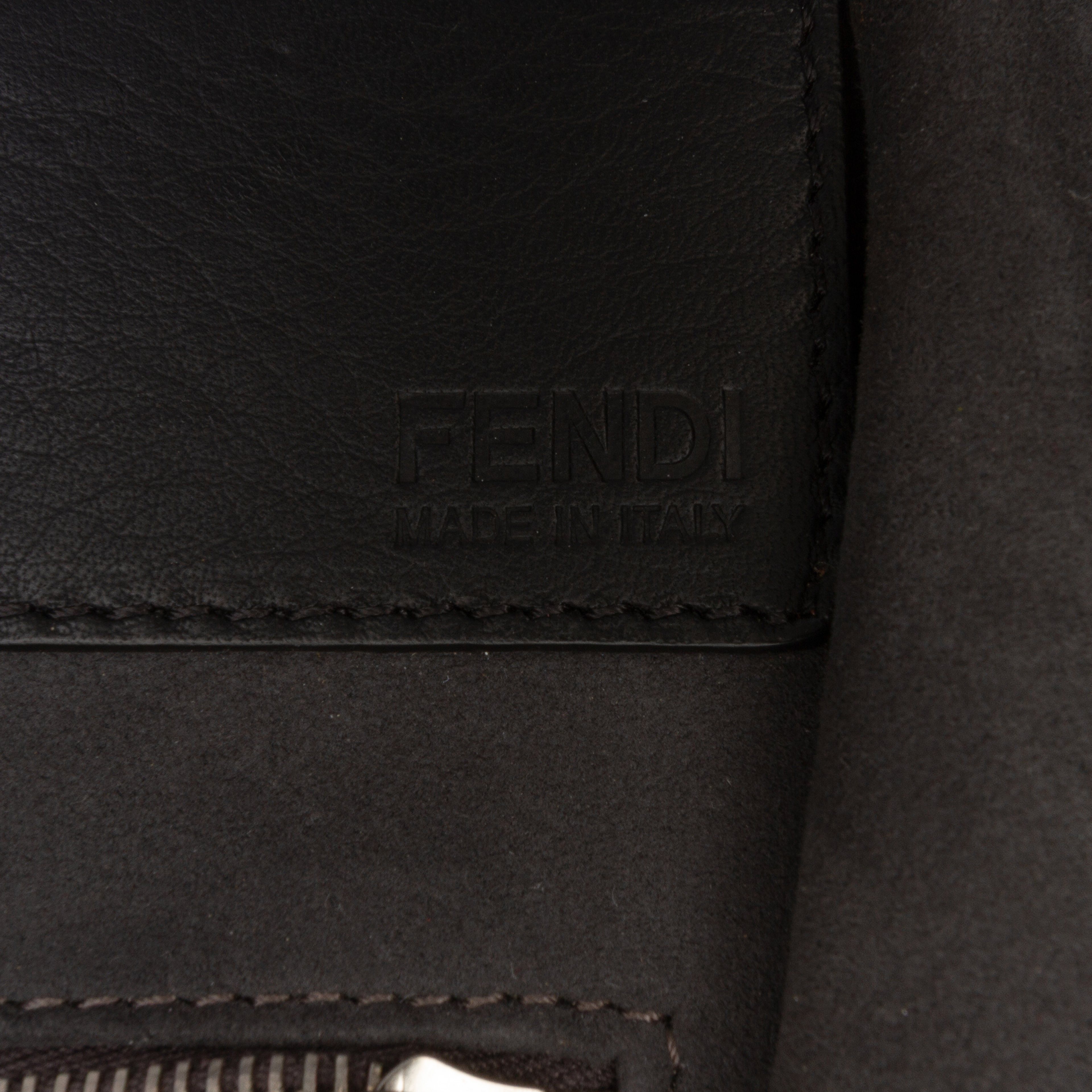 Fendi Denim 3jours Tote, från Luxclusif, i färgen black. Klicka för att öppna bilden i stort format