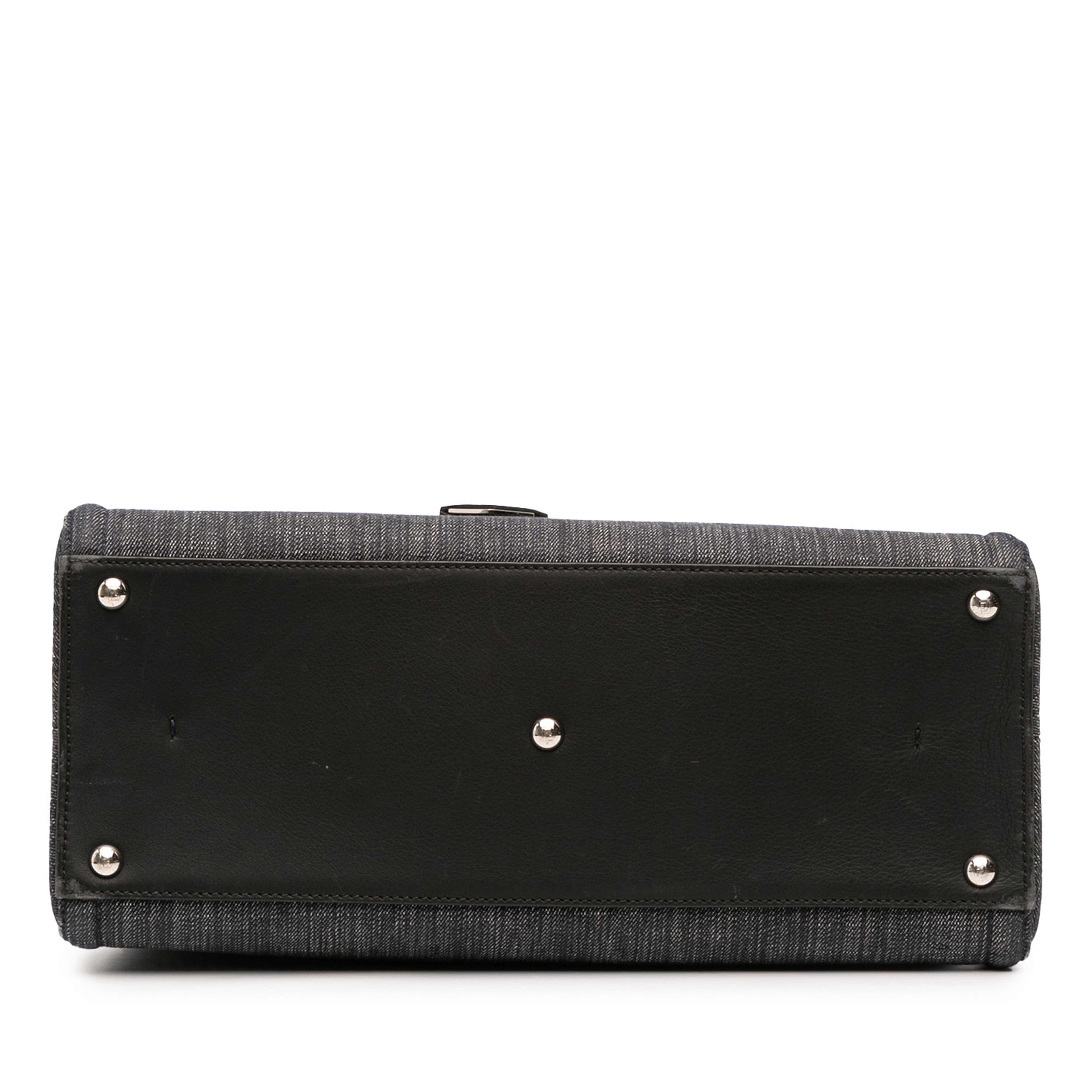 Fendi Denim 3jours Tote, från Luxclusif, i färgen black. Klicka för att öppna bilden i stort format