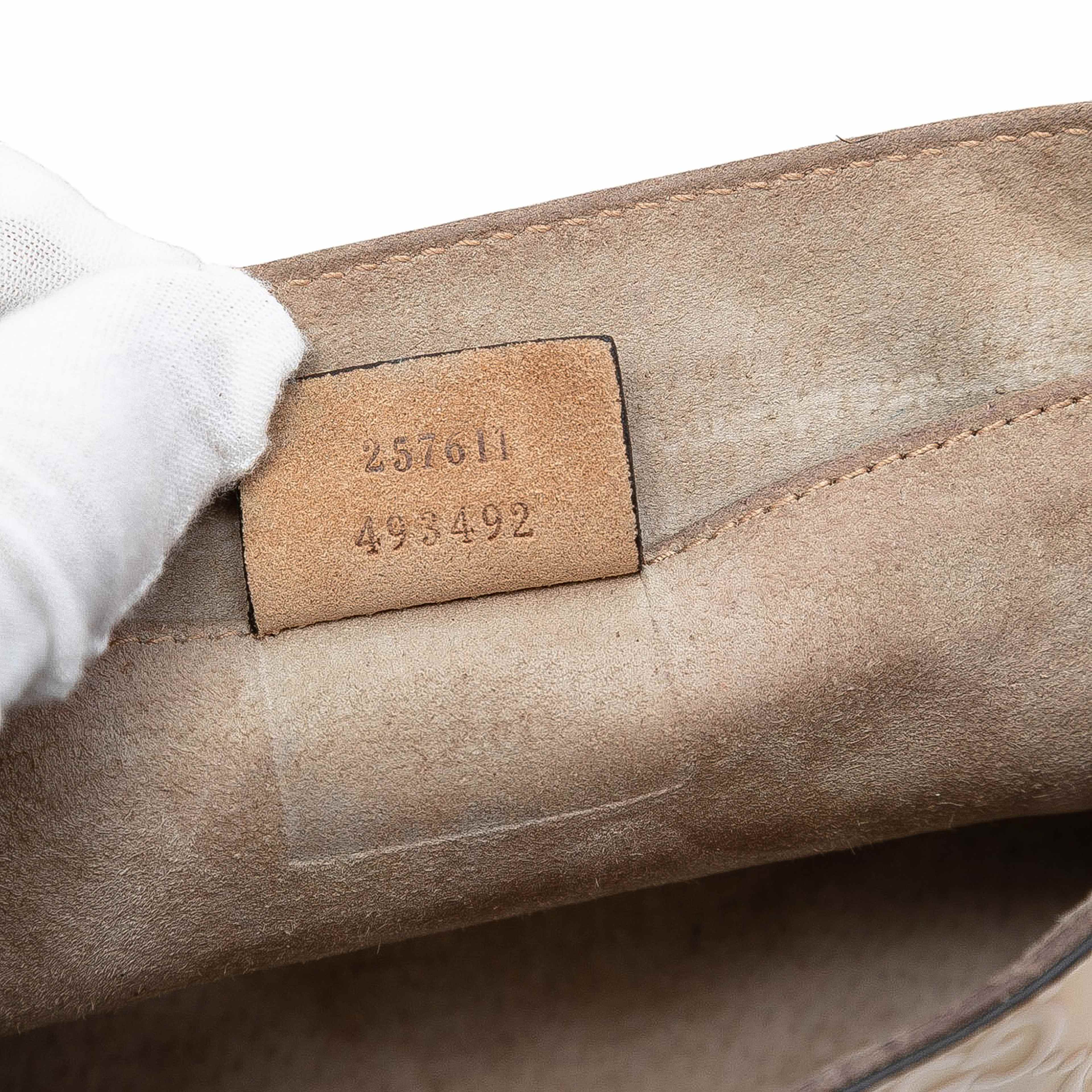 Gucci Guccissima Patent Mayfair Shoulder Bag, från Luxclusif, i färgen beige. Klicka för att öppna bilden i stort format