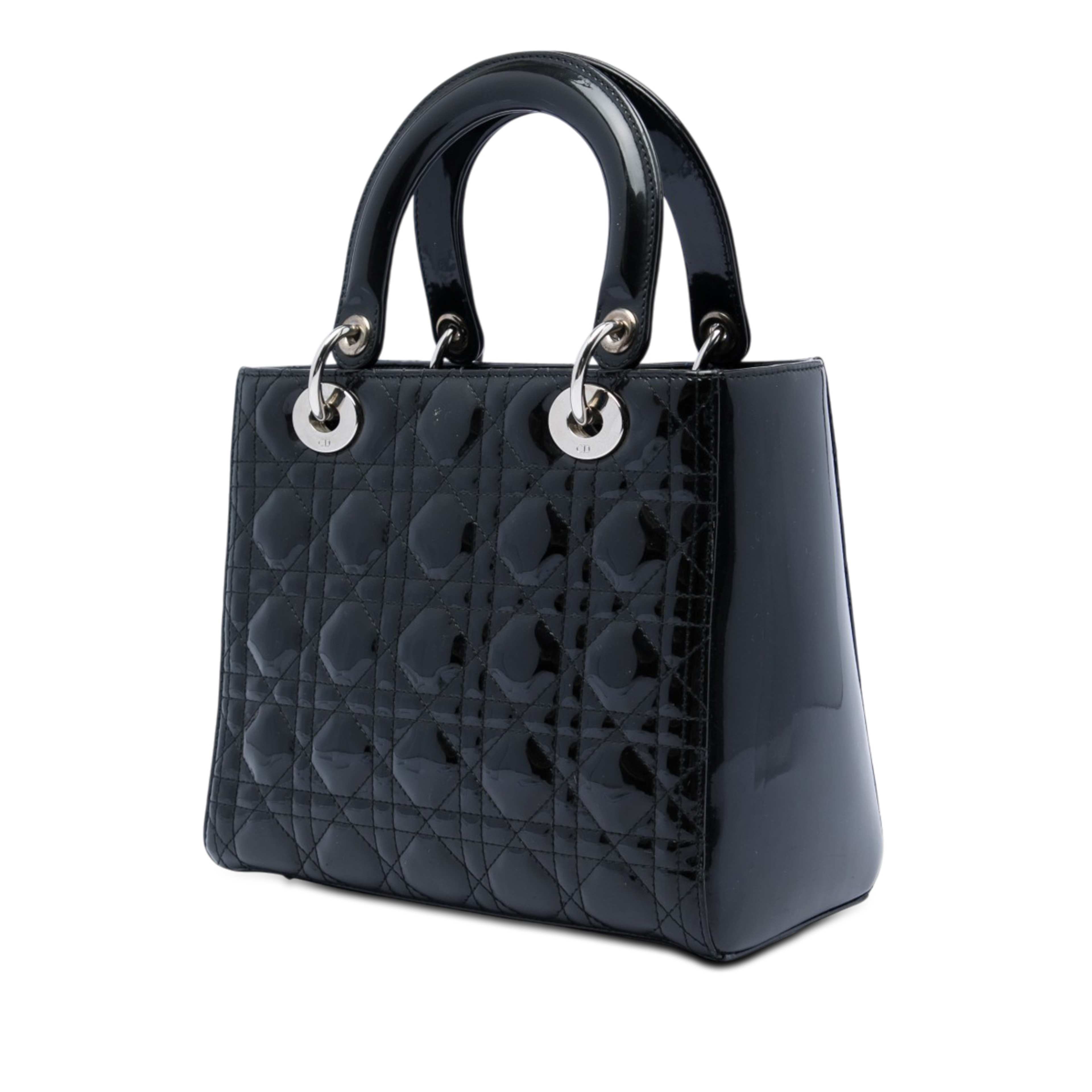 Dior Medium Patent Cannage Lady Dior, från Luxclusif, i färgen svart. Klicka för att öppna bilden i stort format