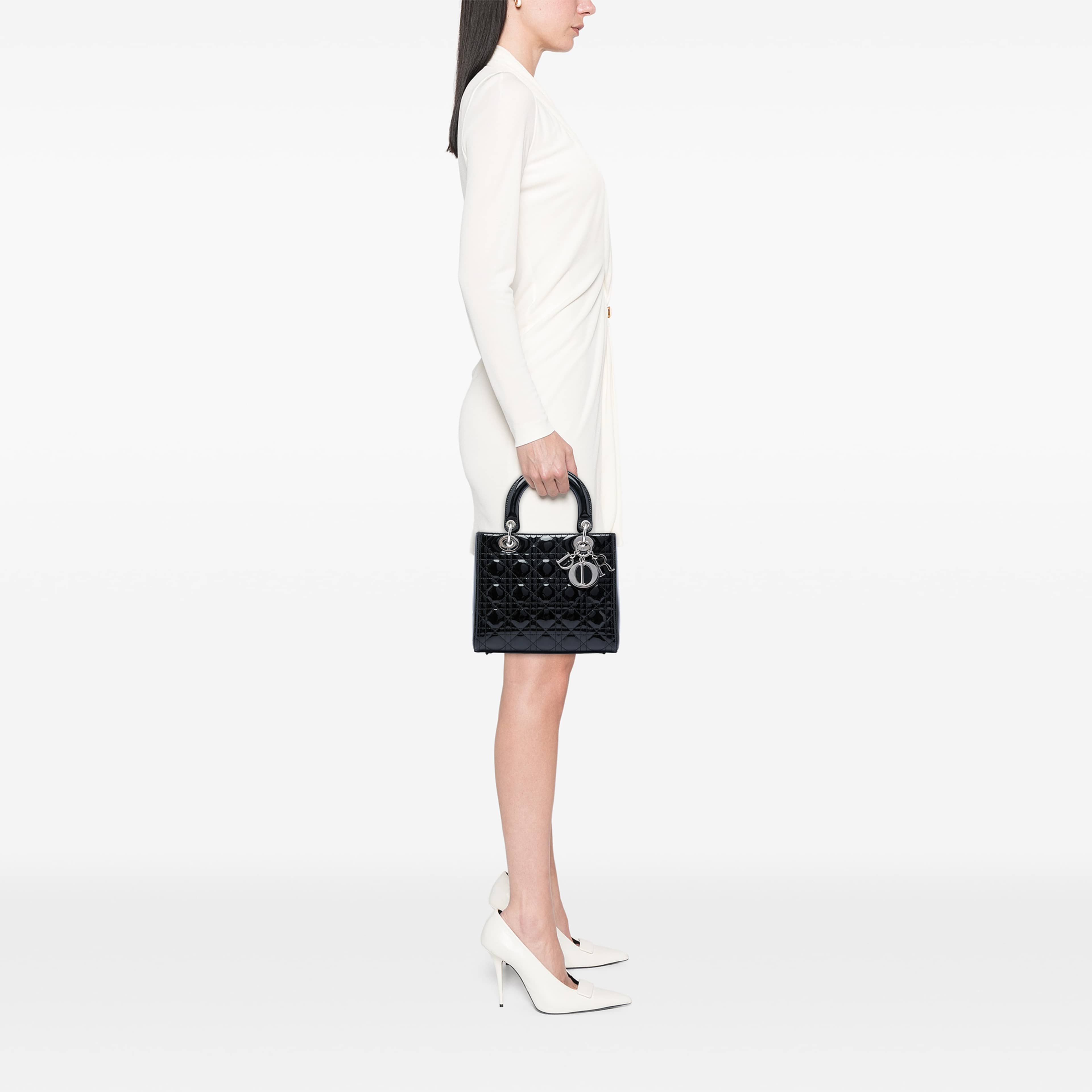 Dior Medium Patent Cannage Lady Dior, från Luxclusif, i färgen svart. Klicka för att öppna bilden i stort format