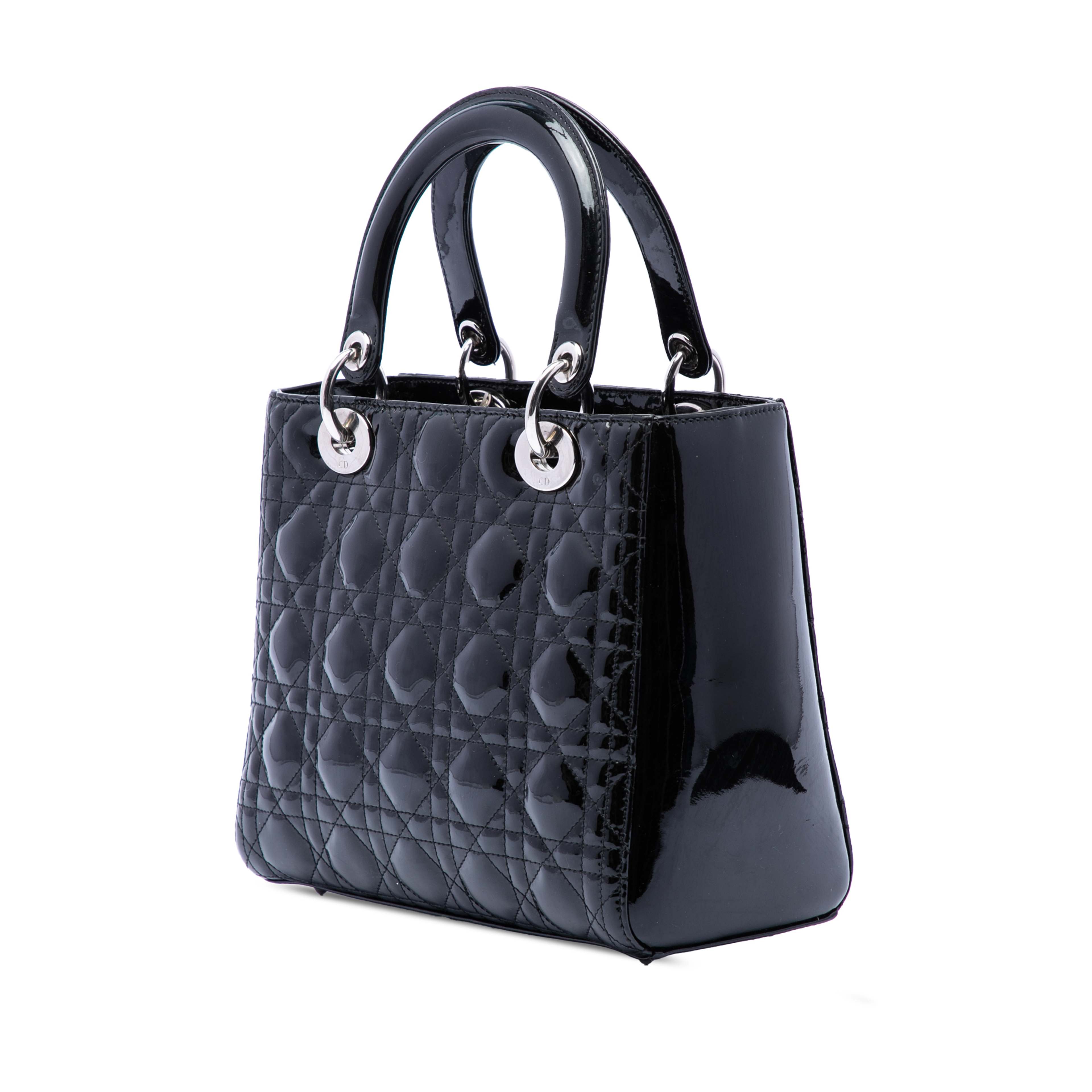 Dior Medium Patent Cannage Lady Dior, från Luxclusif, i färgen svart. Klicka för att öppna bilden i stort format