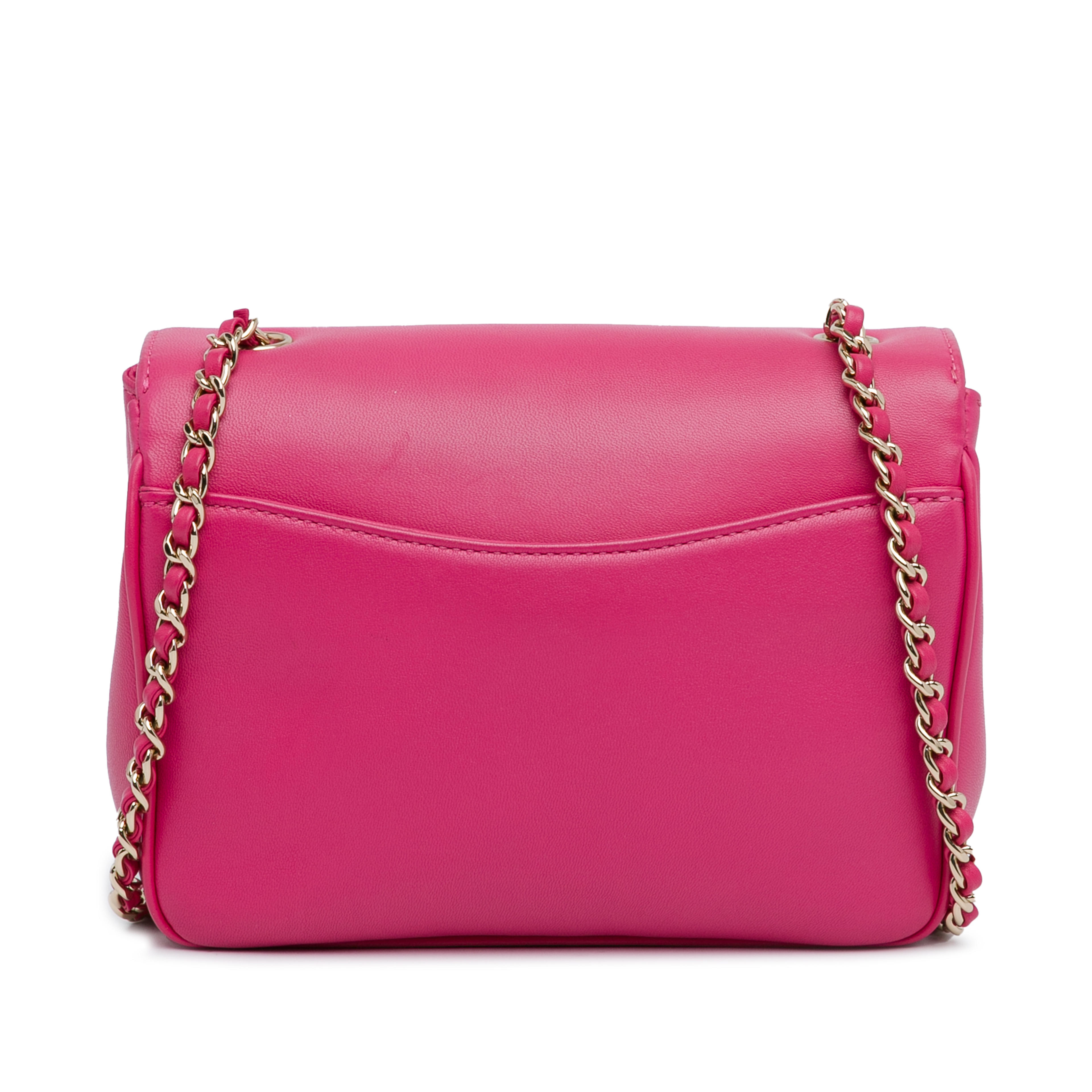 Chanel Lambskin Cc Mania Flap, från Luxclusif, i färgen hot pink. Klicka för att öppna bilden i stort format