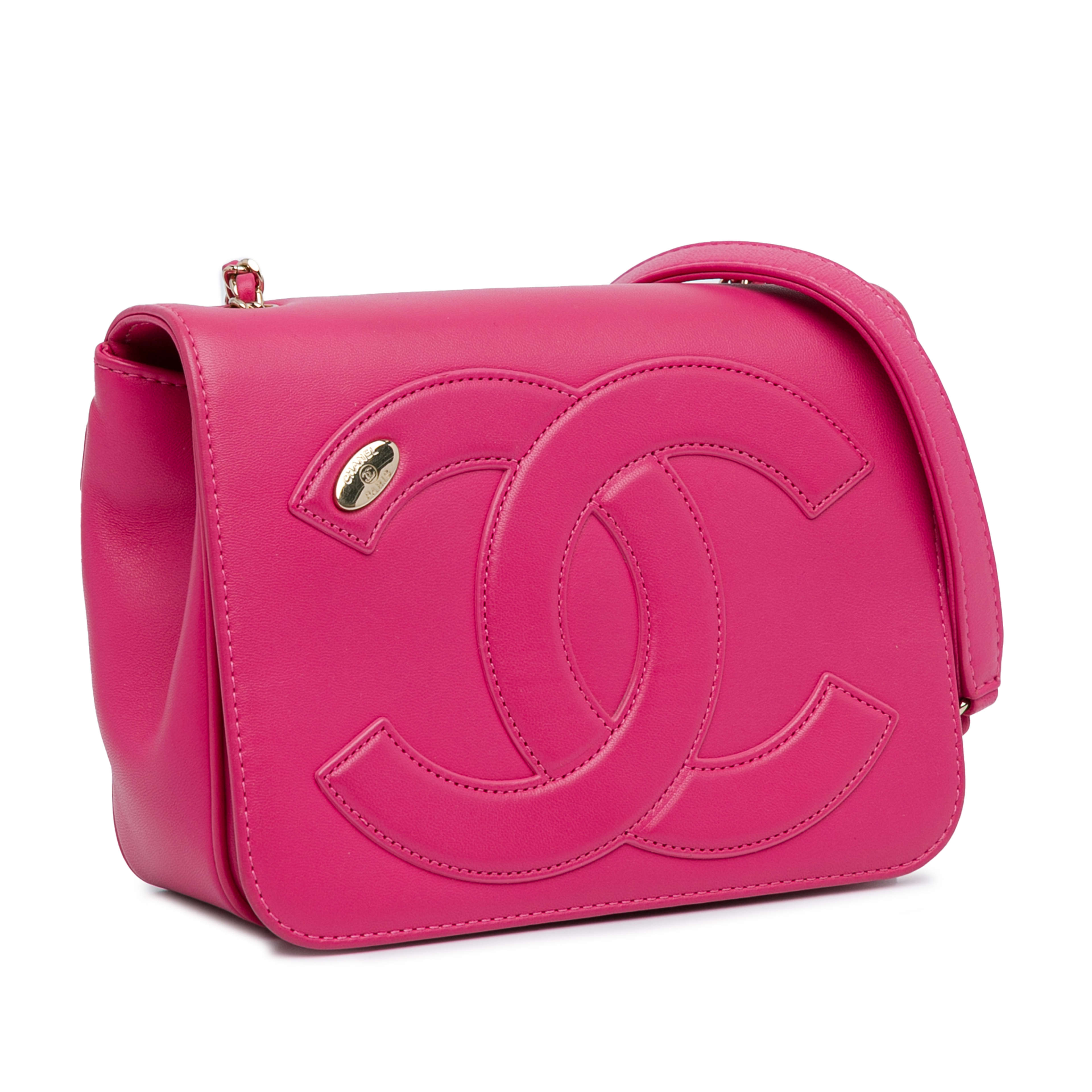 Chanel Lambskin Cc Mania Flap, från Luxclusif, i färgen hot pink. Klicka för att öppna bilden i stort format