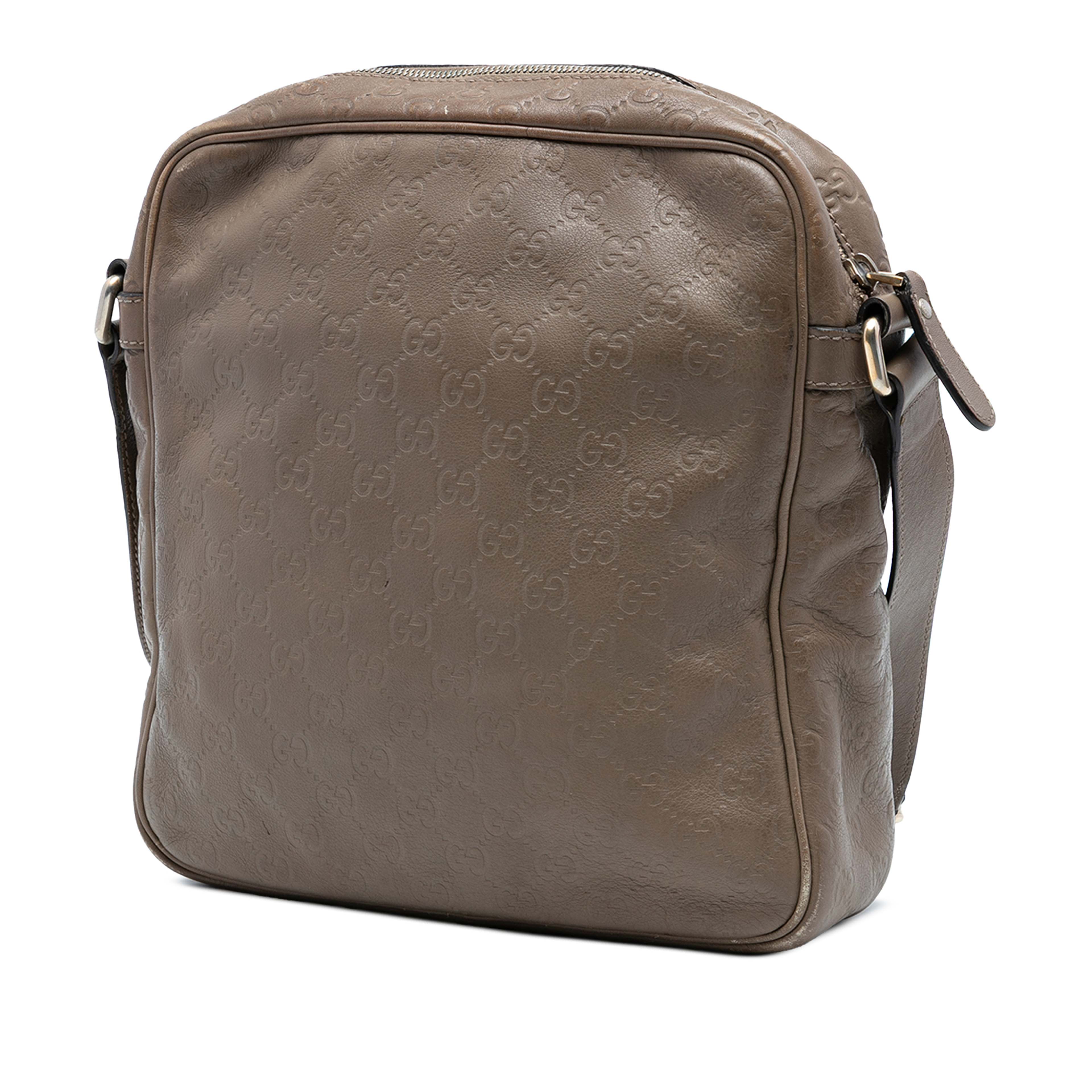 Gucci Guccissima Crossbody, från Luxclusif, i färgen taupe. Klicka för att öppna bilden i stort format