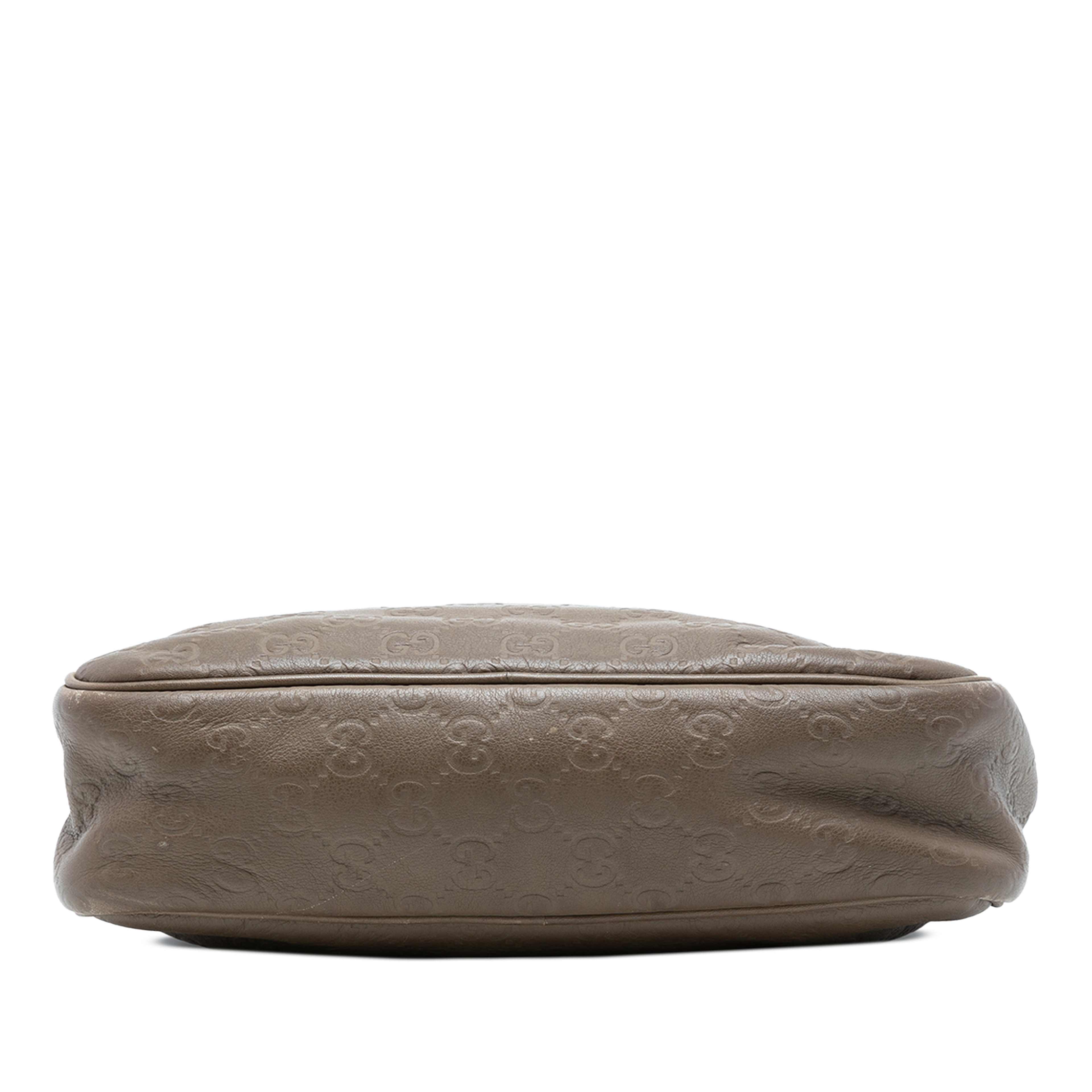 Gucci Guccissima Crossbody, från Luxclusif, i färgen taupe. Klicka för att öppna bilden i stort format