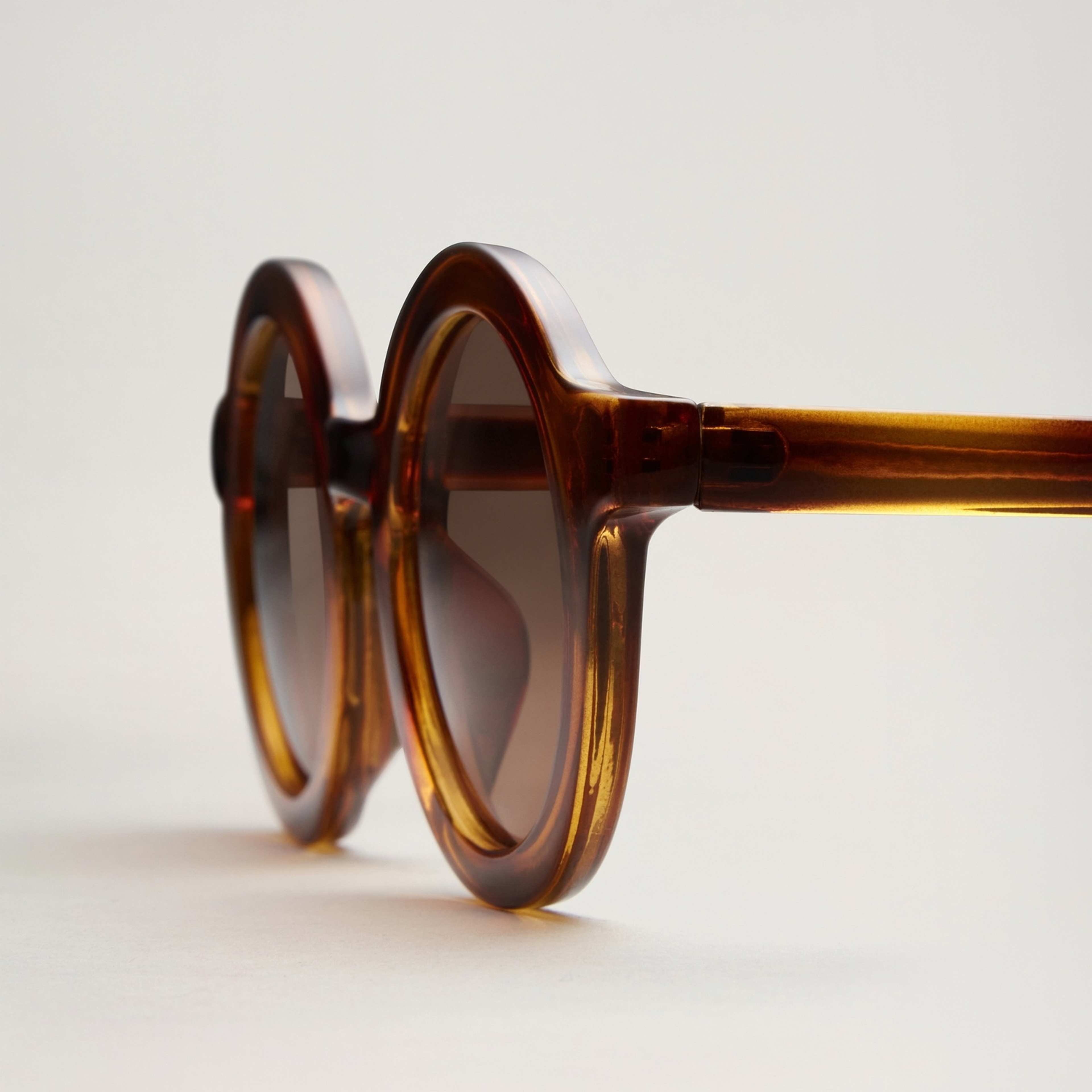 Babymocs Solglasögon Signature Round - Barn, från BabyMocs, i färgen amber. Klicka för att öppna bilden i stort format