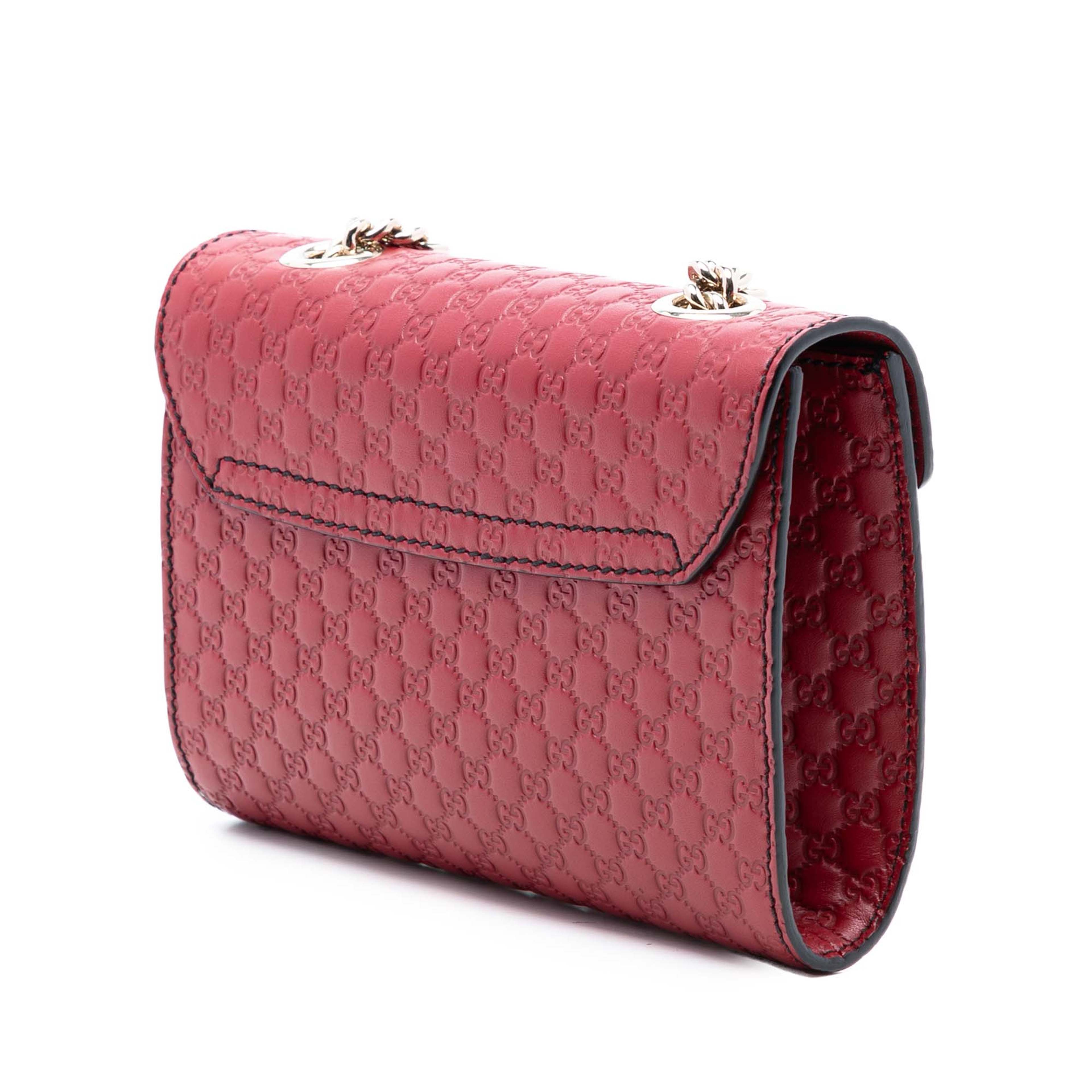 Gucci Mini Microguccissima Emily Crossbody, från Luxclusif, i färgen dark red. Klicka för att öppna bilden i stort format