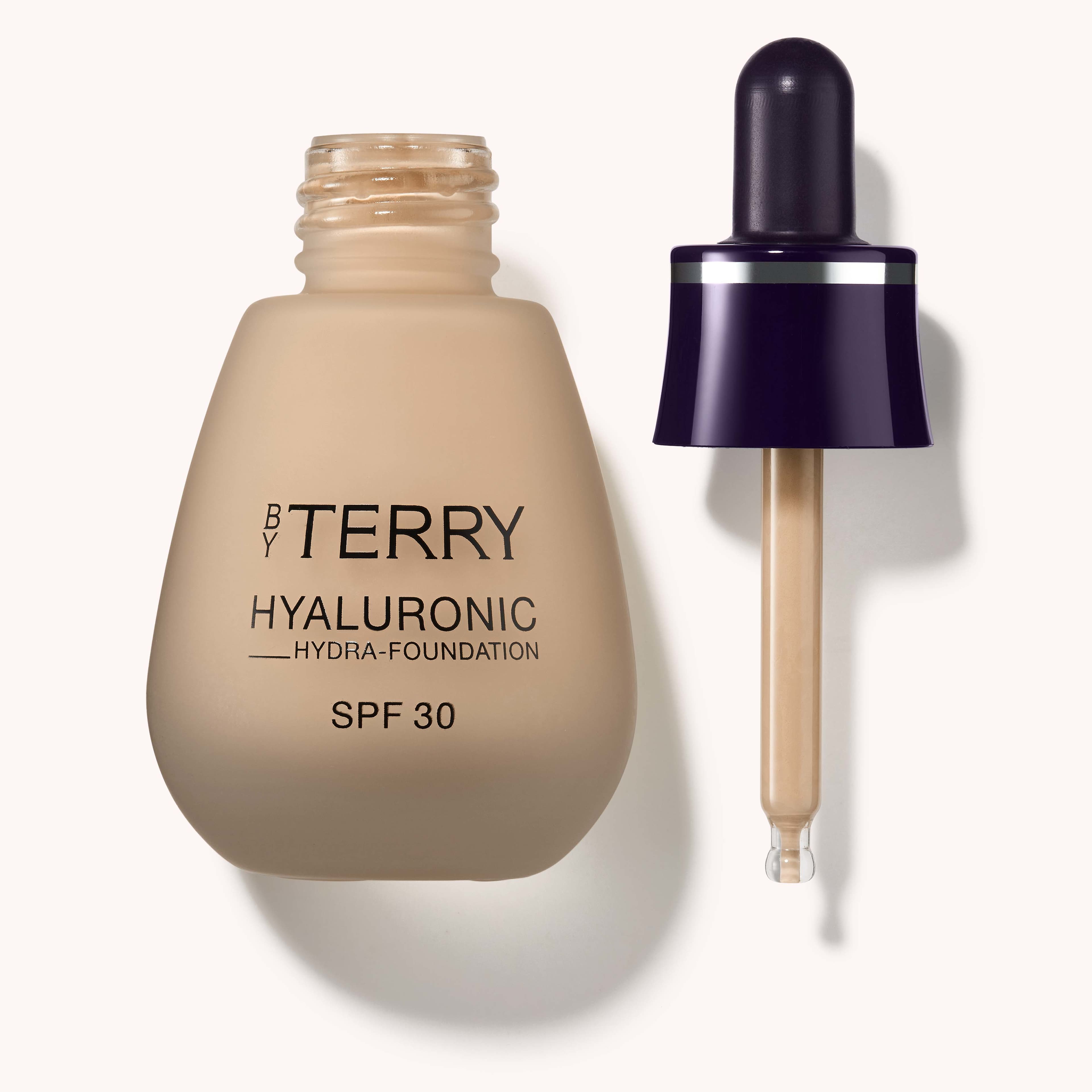 Hyaluronic Hydra-Foundation, från By Terry, i färgen 200c Cool - Natural. Klicka för att öppna bilden i stort format