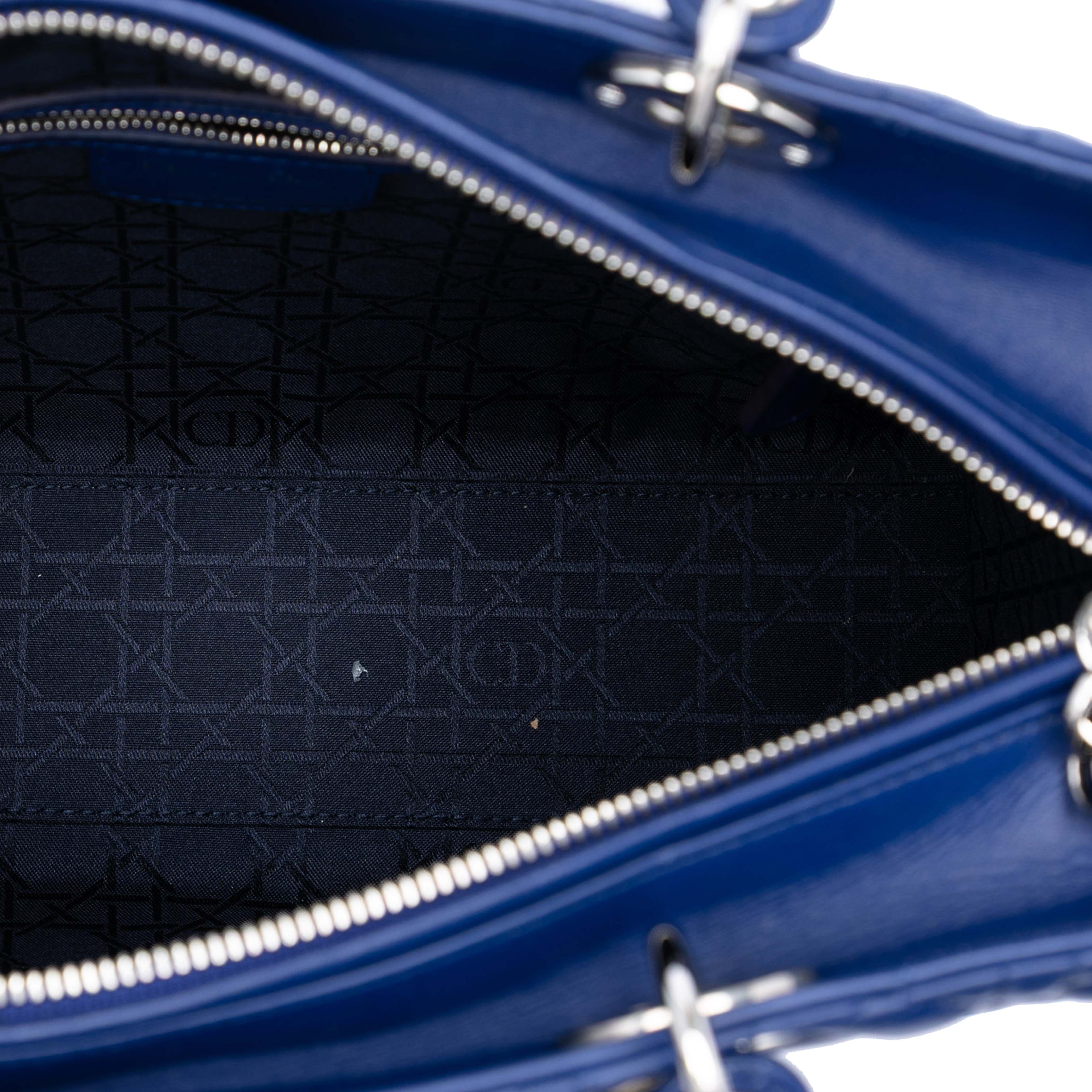 Dior Large Lambskin Cannage Lady Dior, från Luxclusif, i färgen blue. Klicka för att öppna bilden i stort format