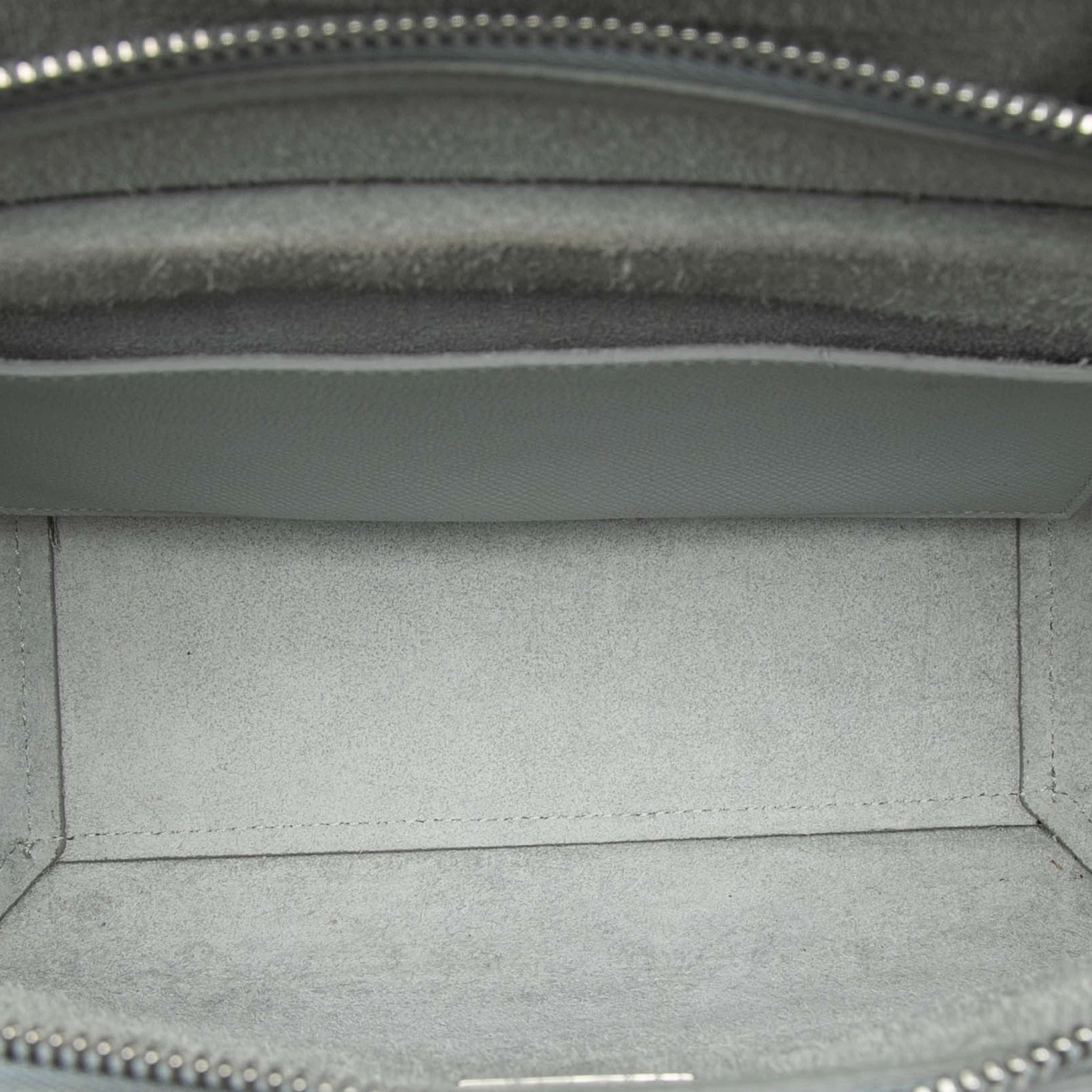 Celine Micro Grained Calfskin Belt Bag, från Luxclusif, i färgen light gray. Klicka för att öppna bilden i stort format